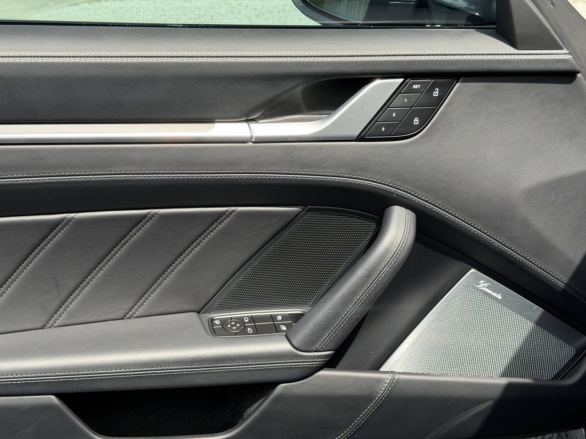 mph017_2005325398_8ab9b8cc15b3da326db2a3dc08357ba1x_6c9deb848e