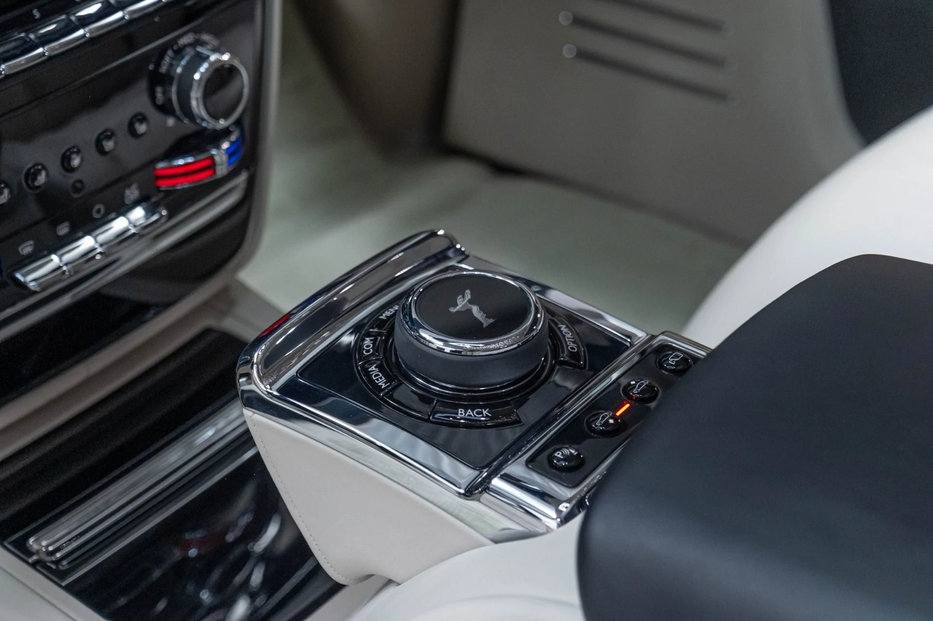 mph017_2011665574_Used_2019_Rolls_Royce_Phantom_1784063951_908e3747e8