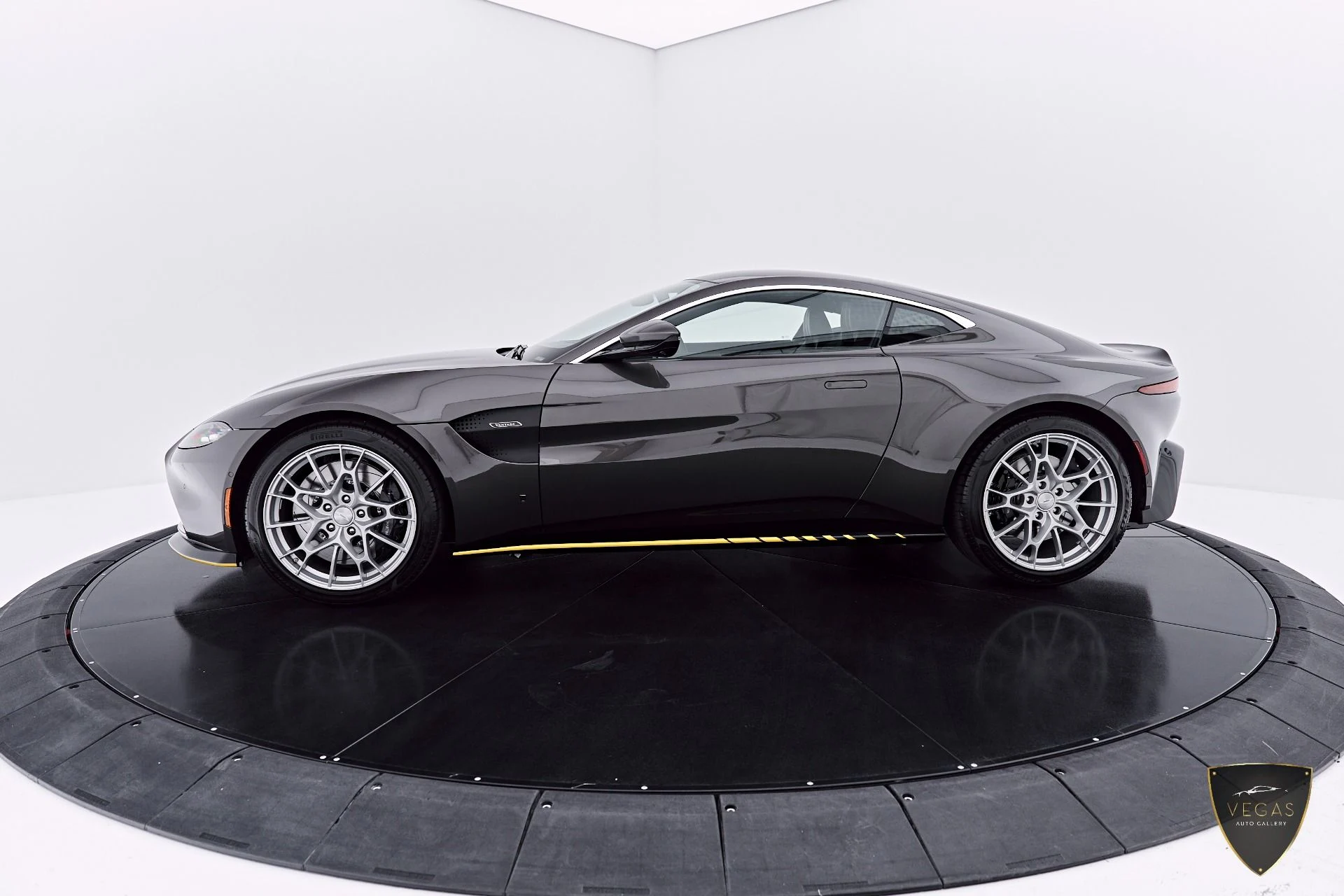 mph017_2015014931_Used_2021_Aston_Martin_Vantage_Base_1785210169_152157b03d