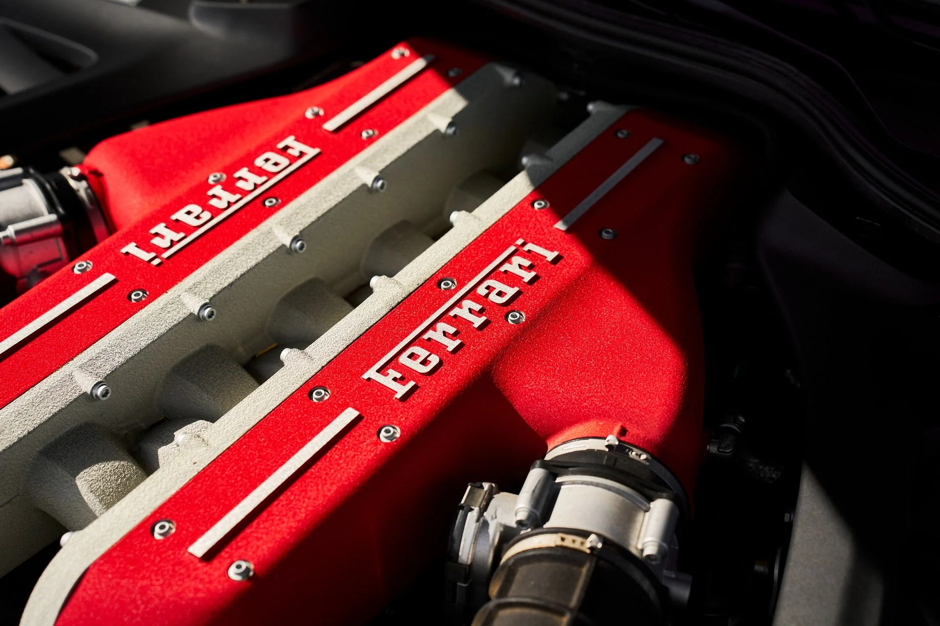 mph017_2015833862_Used_2018_Ferrari_GTC_4_Lusso_V12_1764210121_99be5bdd17