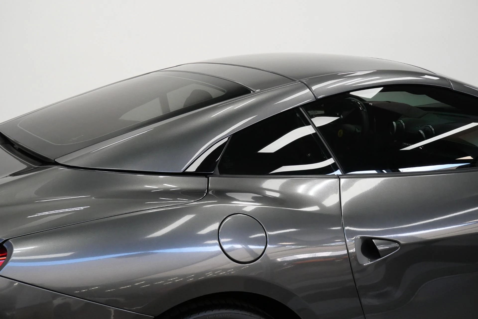 mph017_2024035647_Used_2019_Ferrari_Portofino_Interior_Carbon_Trim_High_Power_Hi_Fi_Magneride_Suspension_1773425740_7ea302b469