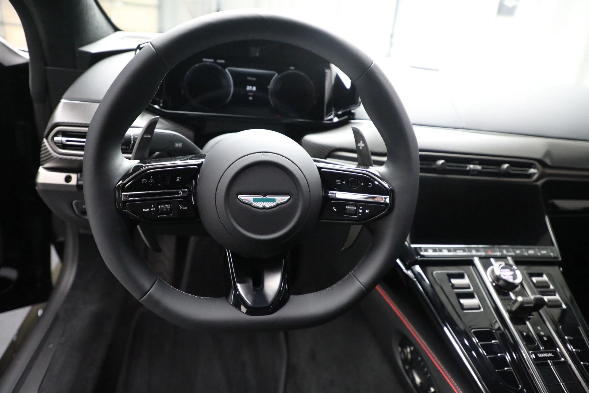 mph017_2024230132_New_2025_Aston_Martin_Vantage_030c157c48