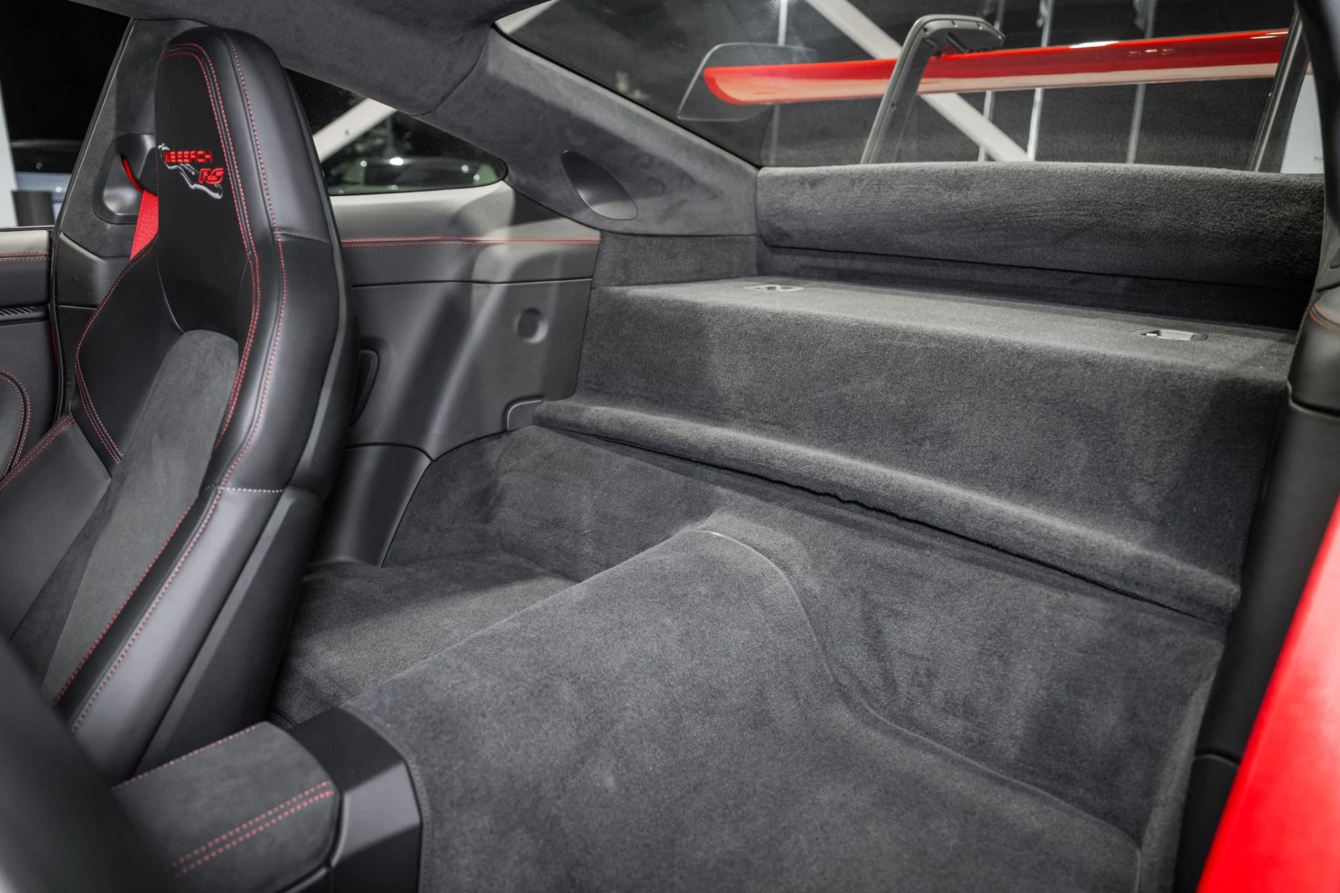 mph017_2025093839_Used_2024_Porsche_911_GT_3_RS_1761665497_f43070eede