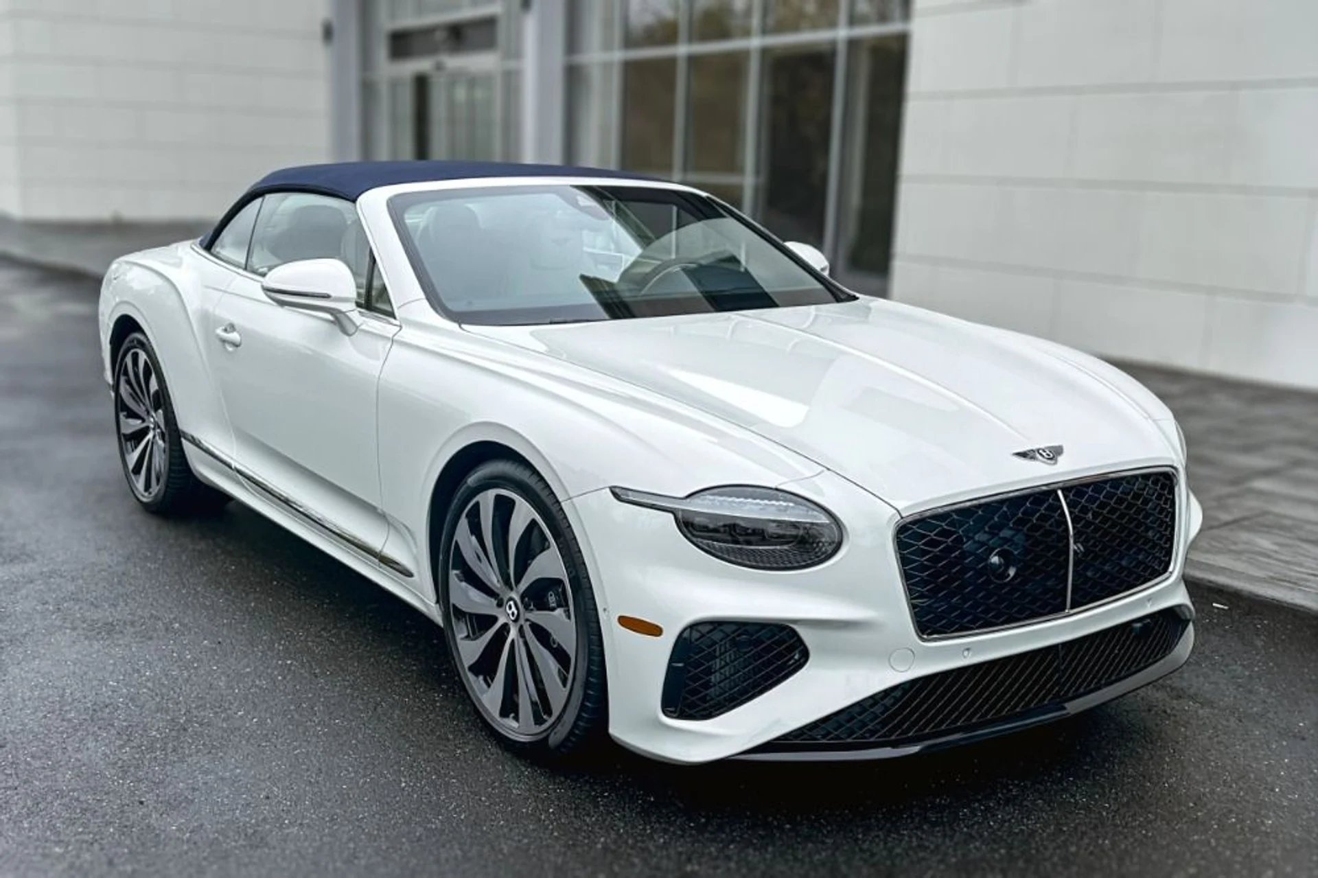 mph017_2026970501_New_2026_Bentley_Continental_GT_GTC_1777983733_64683bb00e