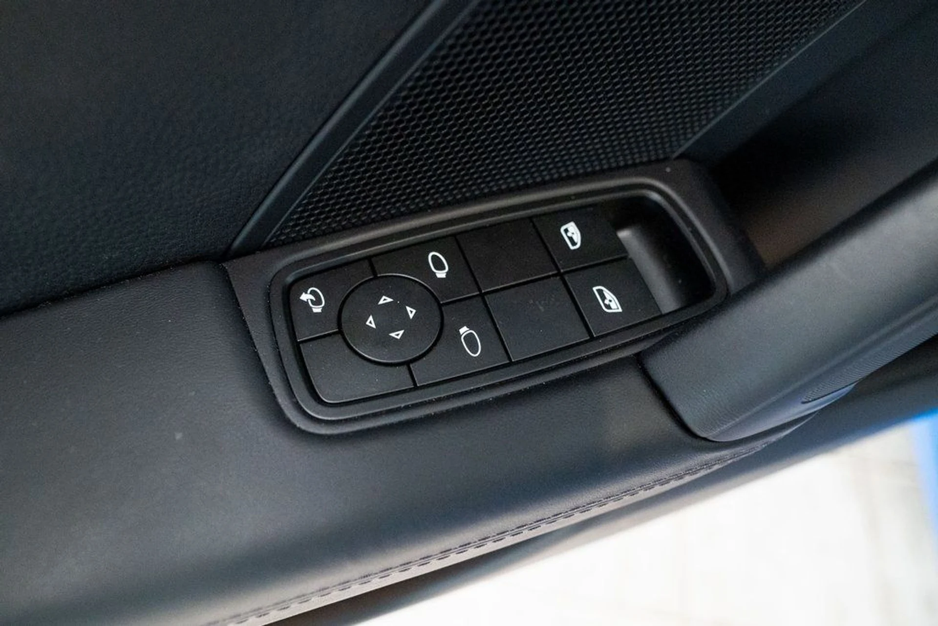 mph017_2035976265_2450cada4298aa044f2f3f9f0c7aac36_7b09bdd1cb