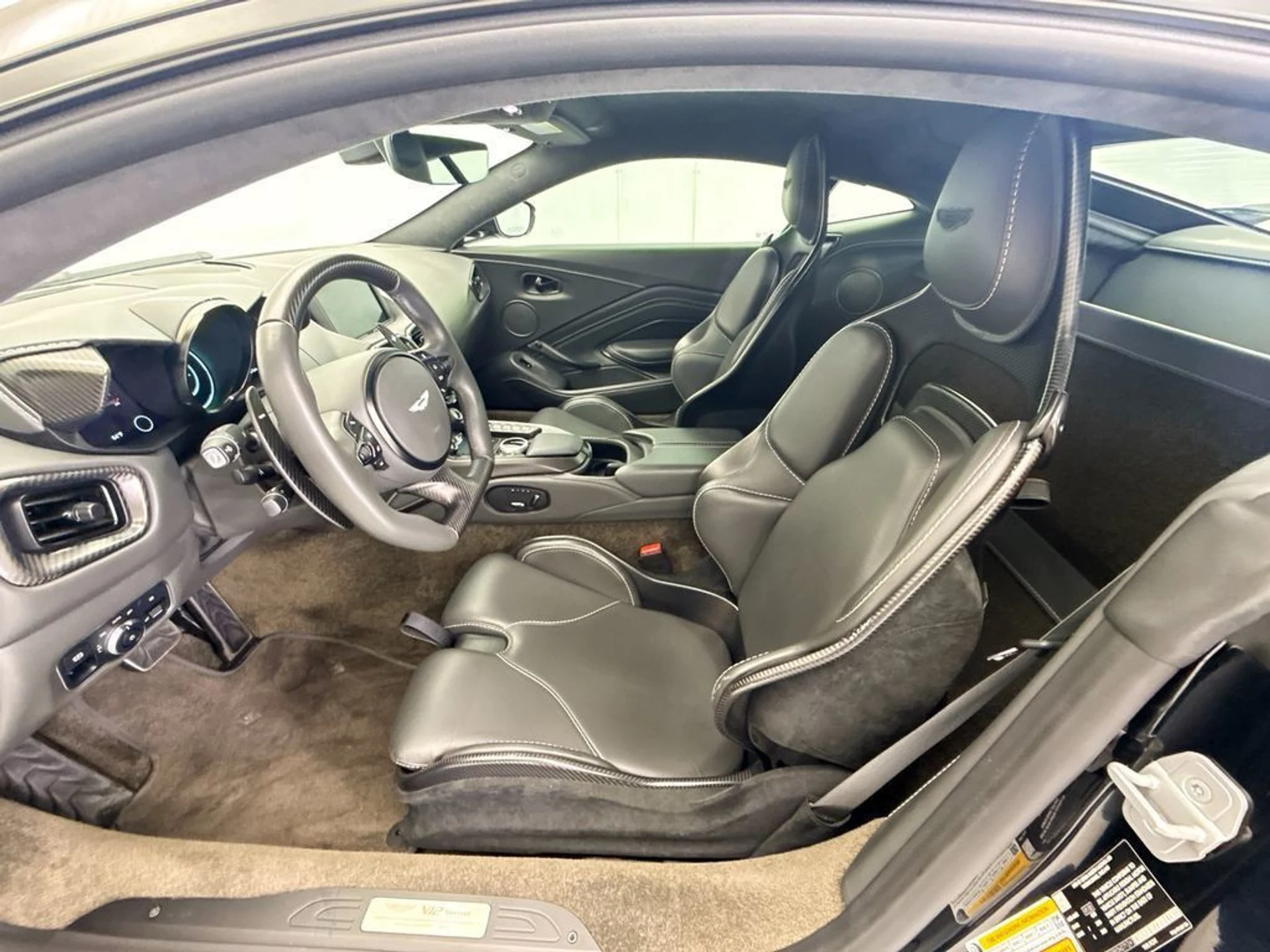 mph017_2039054643_used_2023_aston_martin_vantage_v12coupe_8119_23004338_18_1024_e8c1045f4e