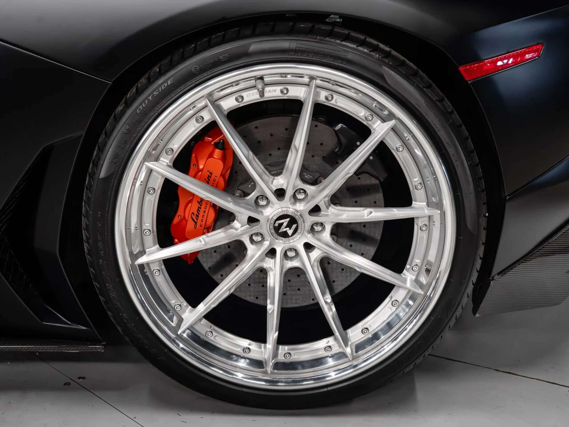 mph017_2040762110_lamborghini_aventador_2015_aa90c6b465