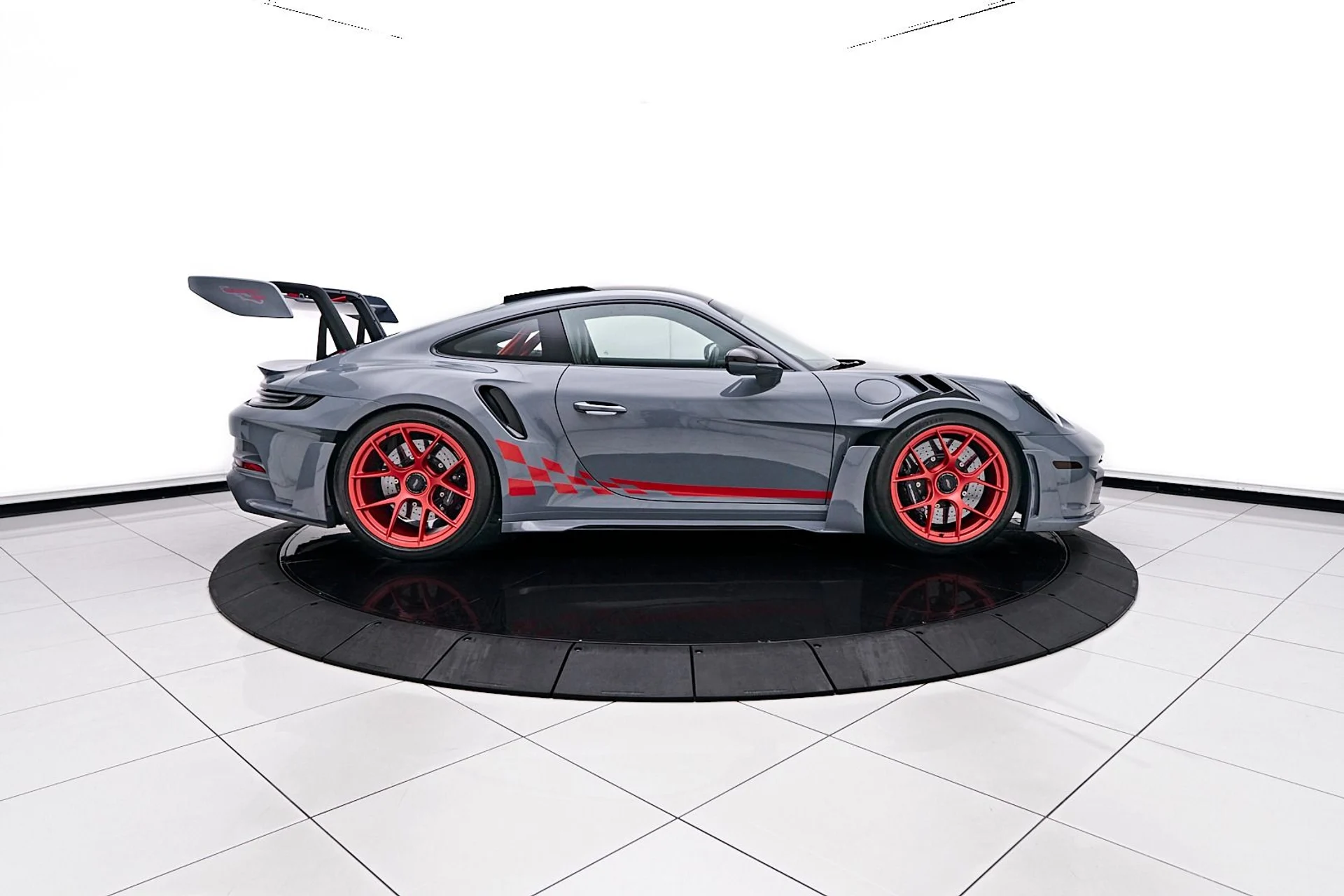 mph017_2041390166_Used_2024_Porsche_911_GT_3_RS_1740854858_d897a633d7