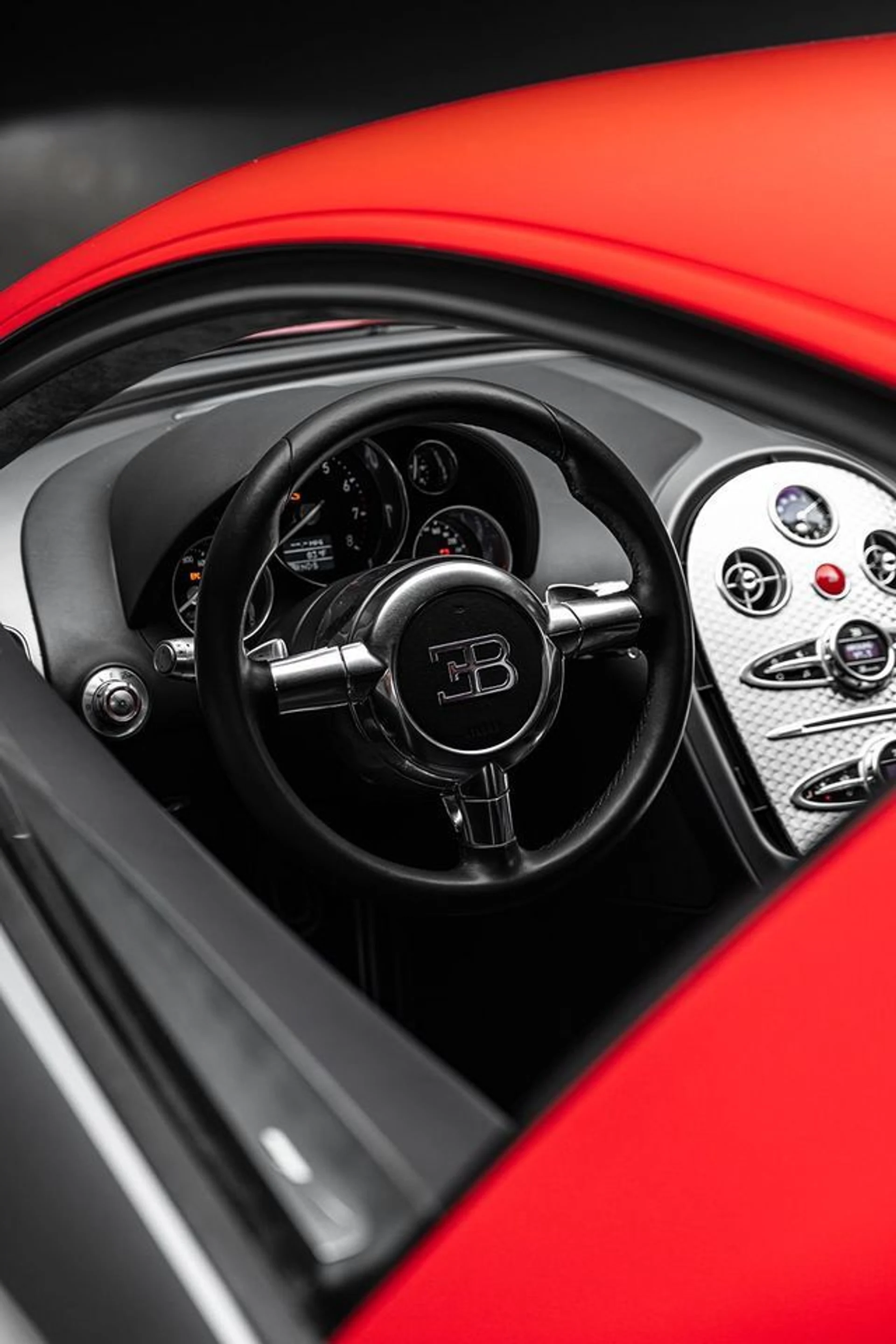mph017_2042897102_used_2008_bugatti_veyron_9689_23069704_22_640_05c0d4051e