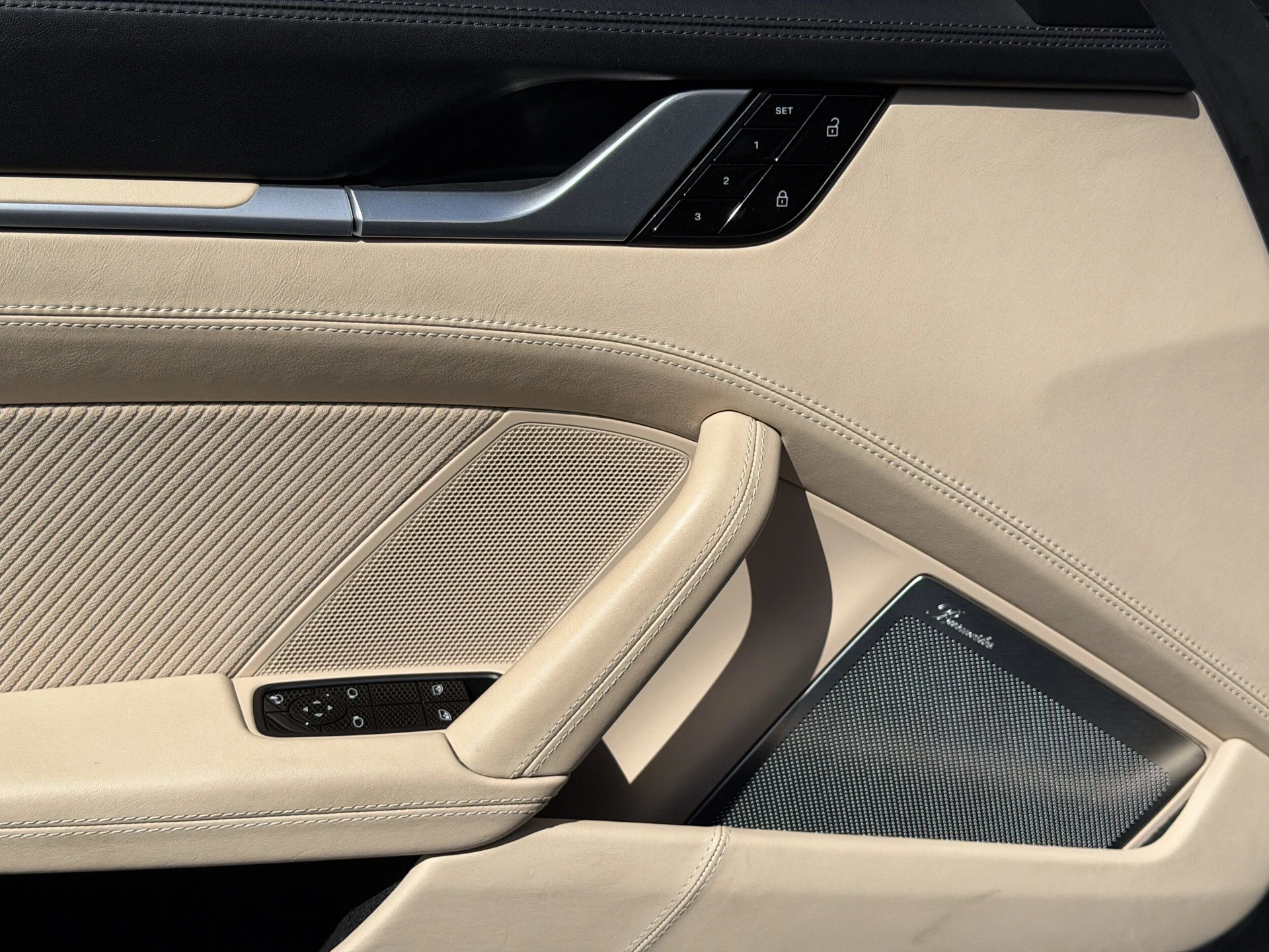 mph017_2043673009_fea0867b023a92b15fbc8f1f12fac84dx_89aa387a20