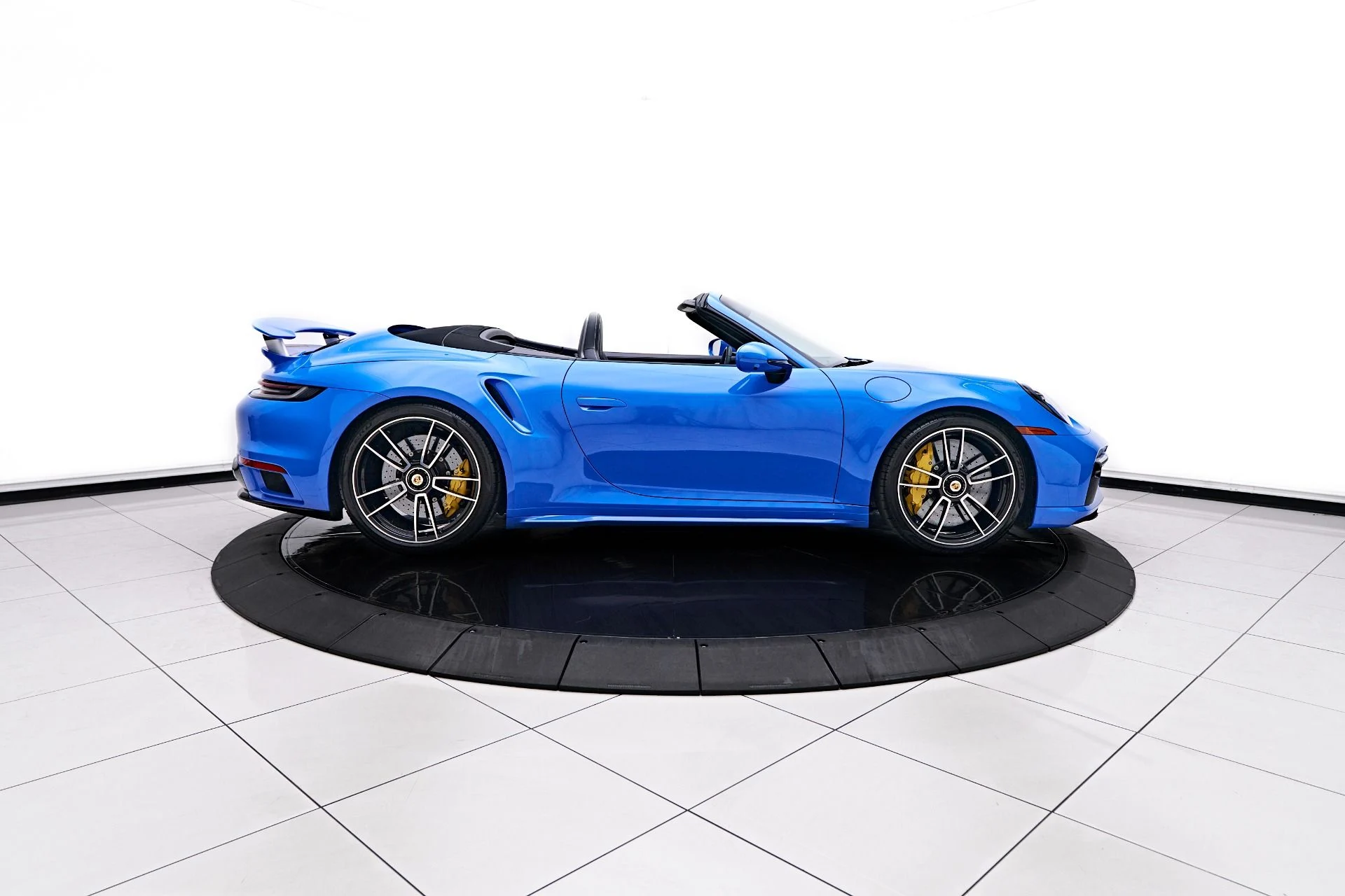 mph017_2045890989_Used_2023_Porsche_911_Turbo_S_1755219386_9bda2a2479