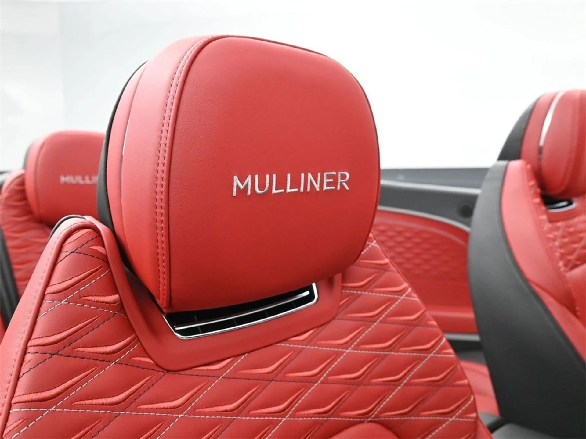 mph017_2049067138_c9808e6b7e5f60b7e3777a12a4f7f970x_cf033780b6