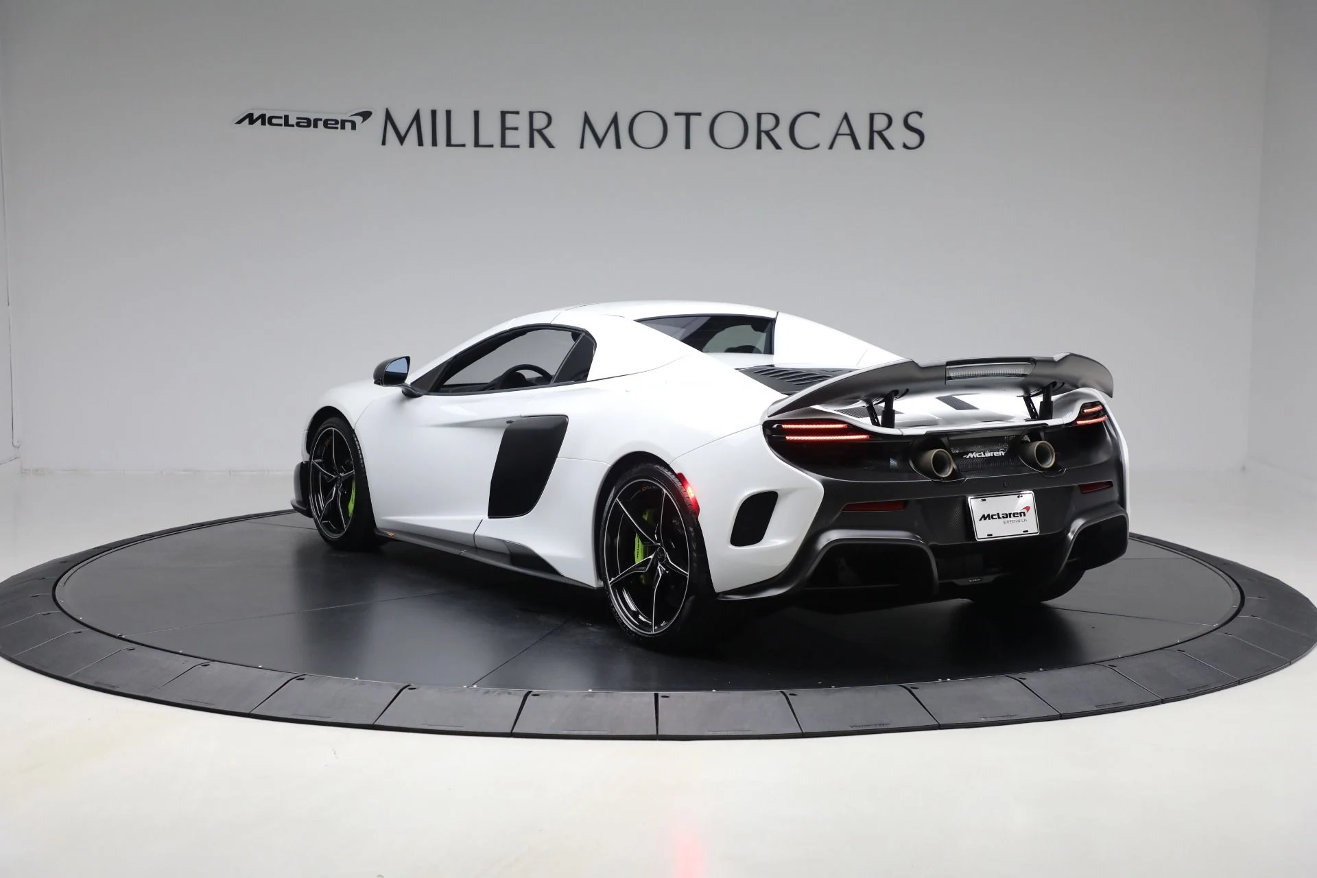 mph017_2051145670_Used_2016_Mc_Laren_675_LT_Spider_2d0d854f6b