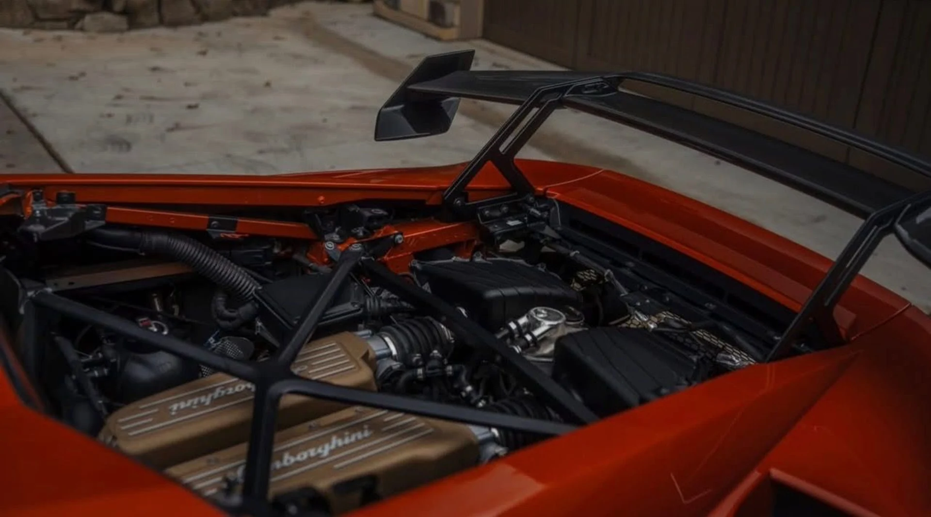 mph017_2052321399_Used_2023_Lamborghini_Huracan_STO_1762290730_8d46adc646