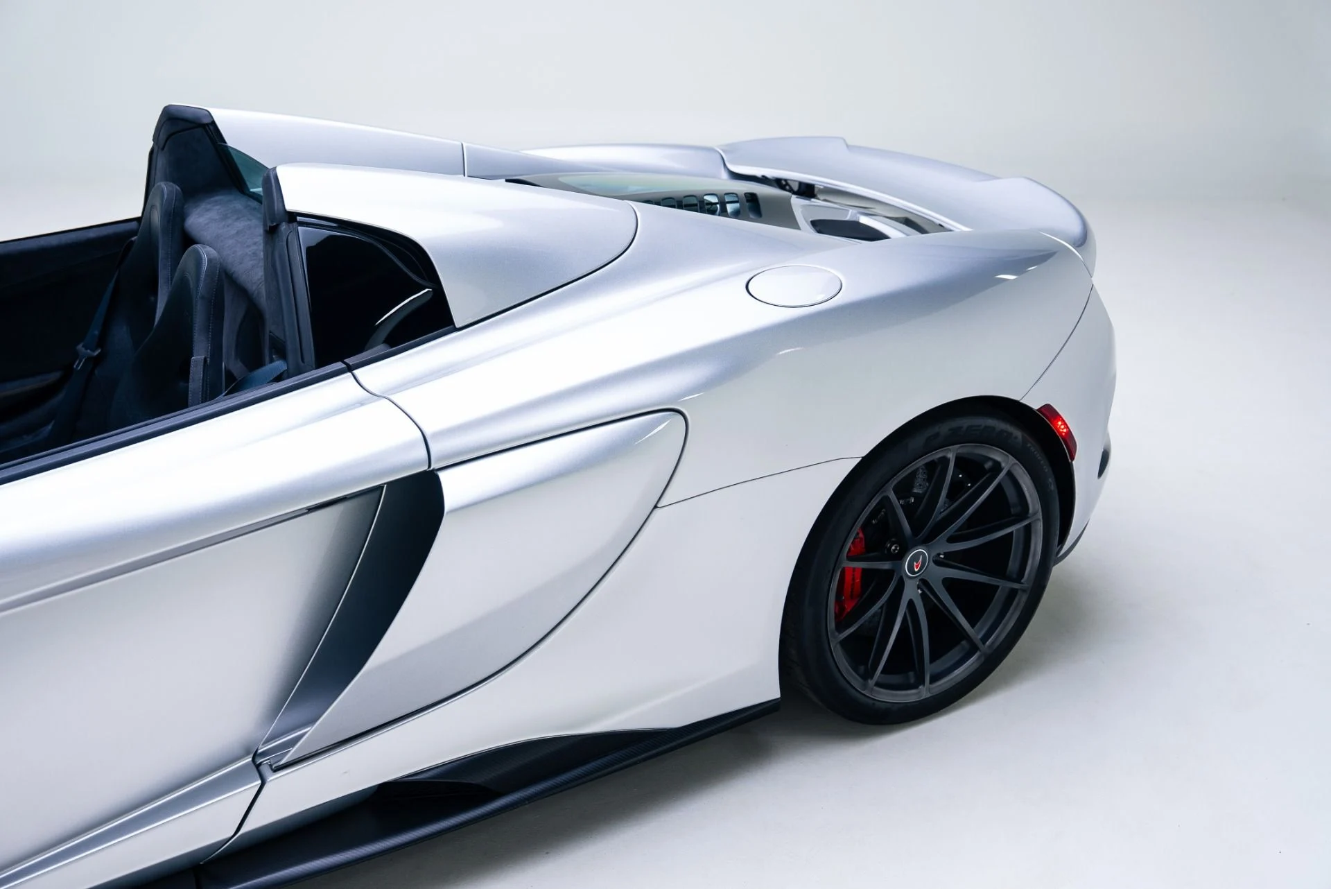 mph017_2052819414_Used_2016_Mc_Laren_675_LT_Spider_1767723884_7453ada7a8