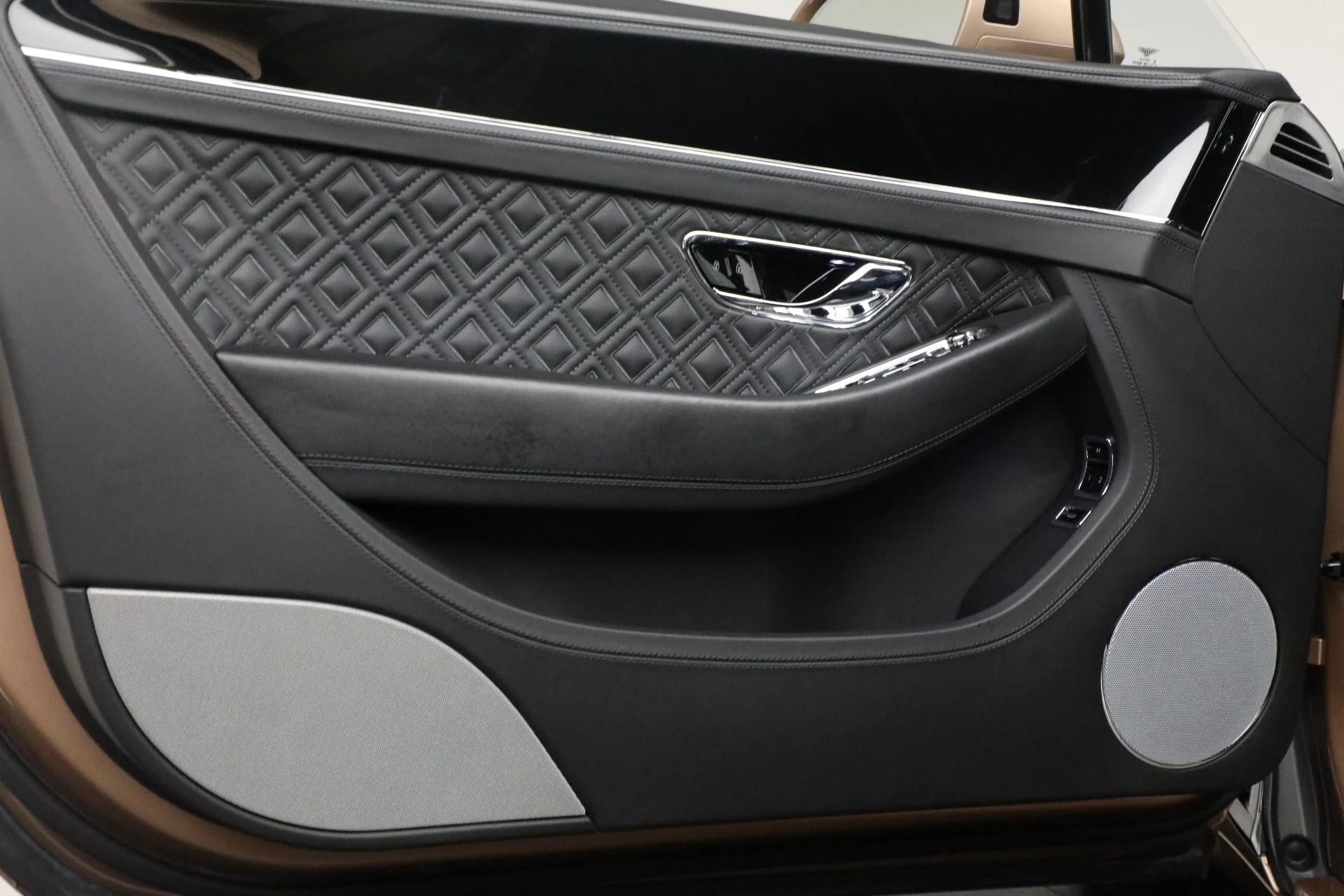 mph017_2055586668_Used_2022_Bentley_Continental_GT_V8_1762635881_a80a5df365