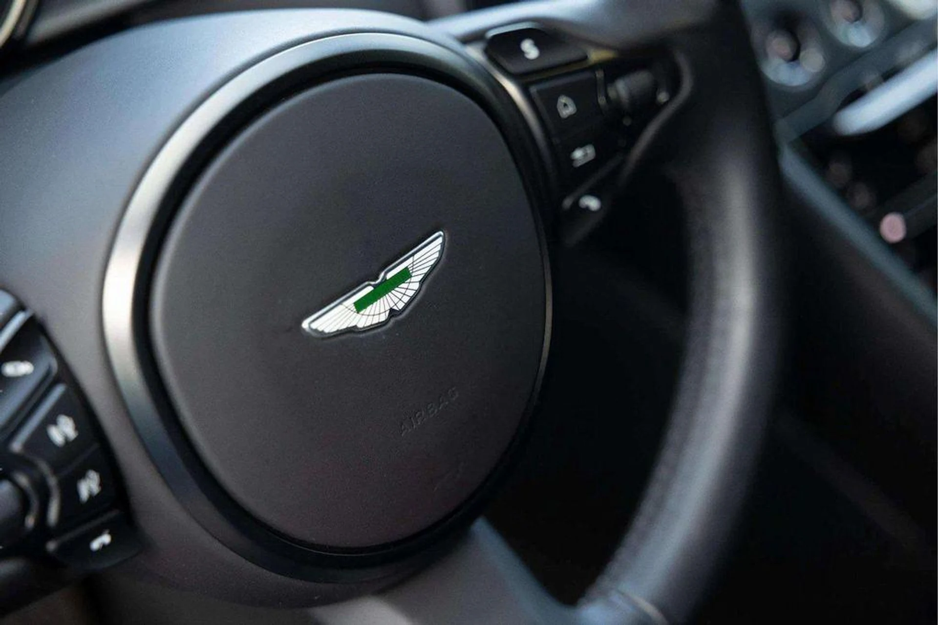 mph017_205910029_o_XW_Mc_Vycx_Yq7qqs_Gcejo_S_Lb_XUDE_f28d3065dd