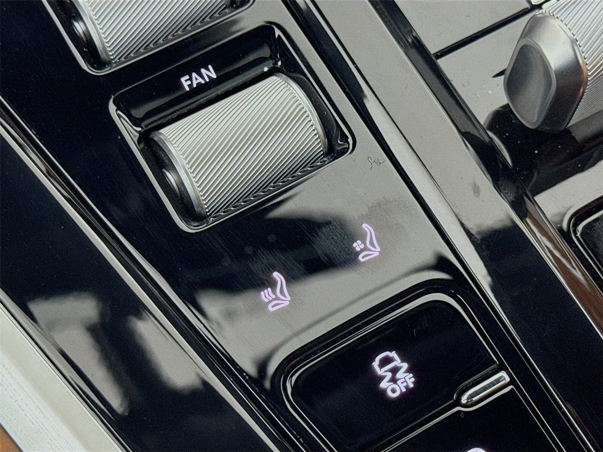 mph017_2063435273_7b059872f83c72c609b70834b2d4c88dx_44477988cf