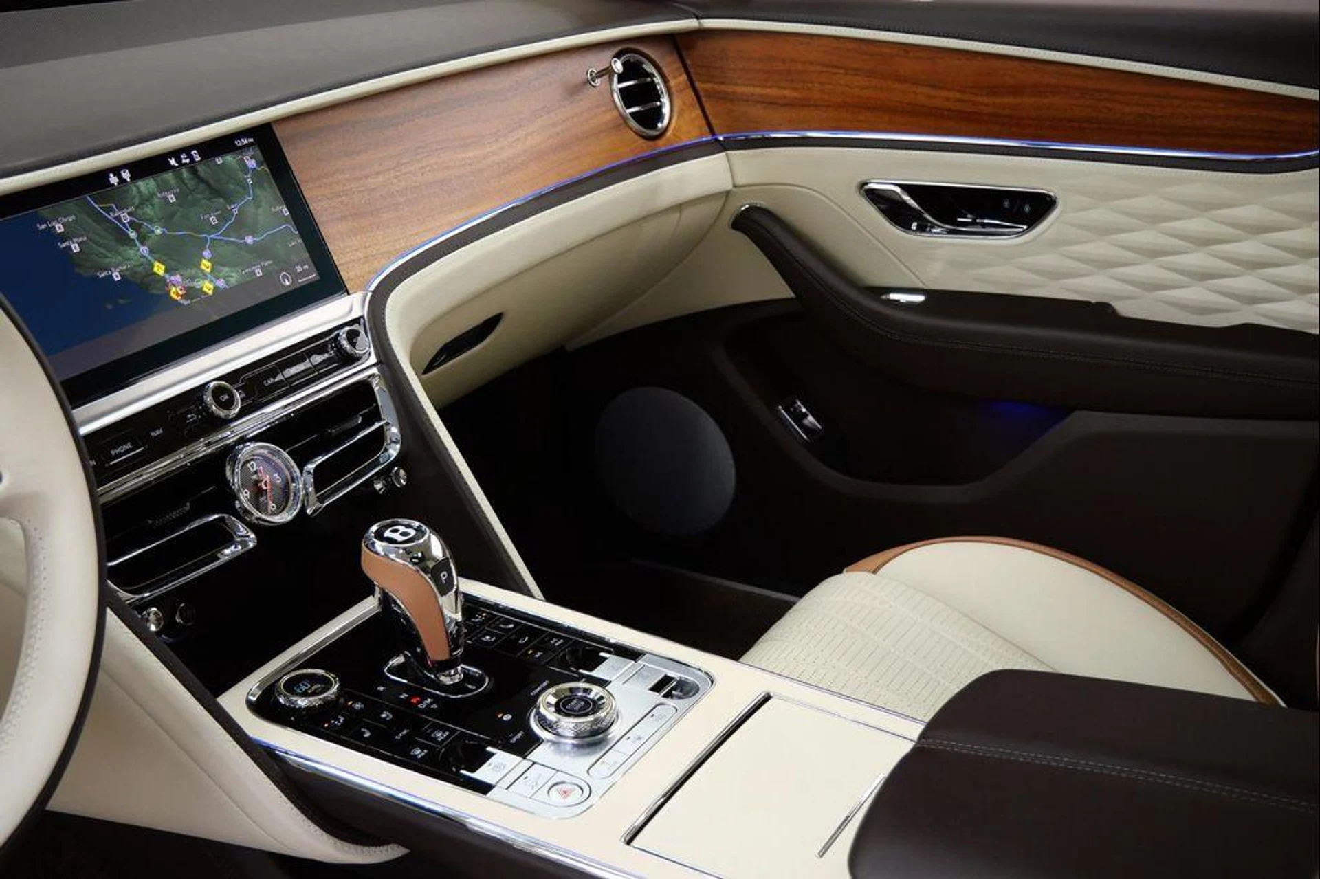 mph017_2064056648_pp_Blgc_OV_Ki_Q_Rv_Xs3_Ah_VW_Pa_HF_Rno_8f2dc98f14