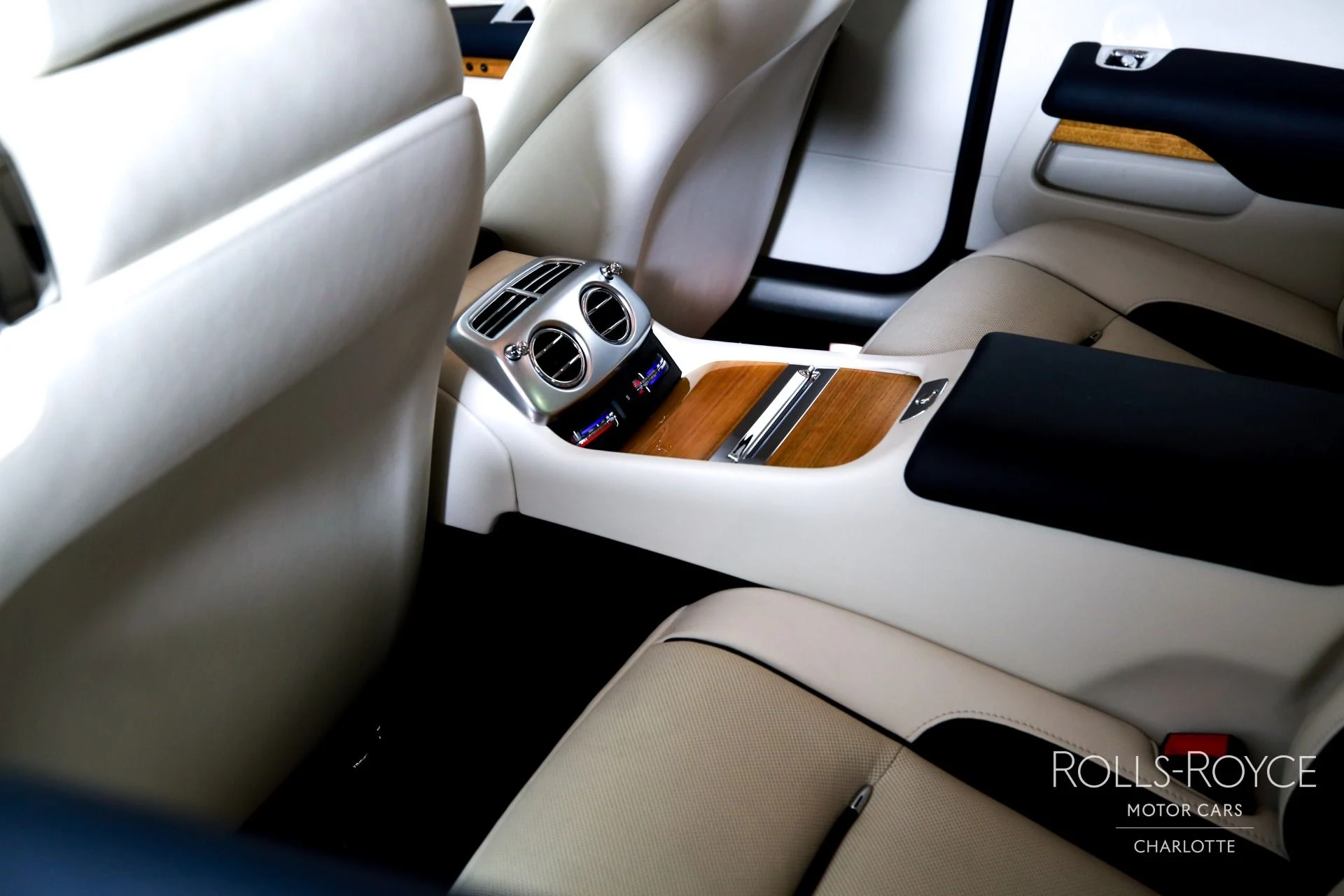mph017_207968212_Used_2019_Rolls_Royce_Wraith_1781189138_4963e4e15e