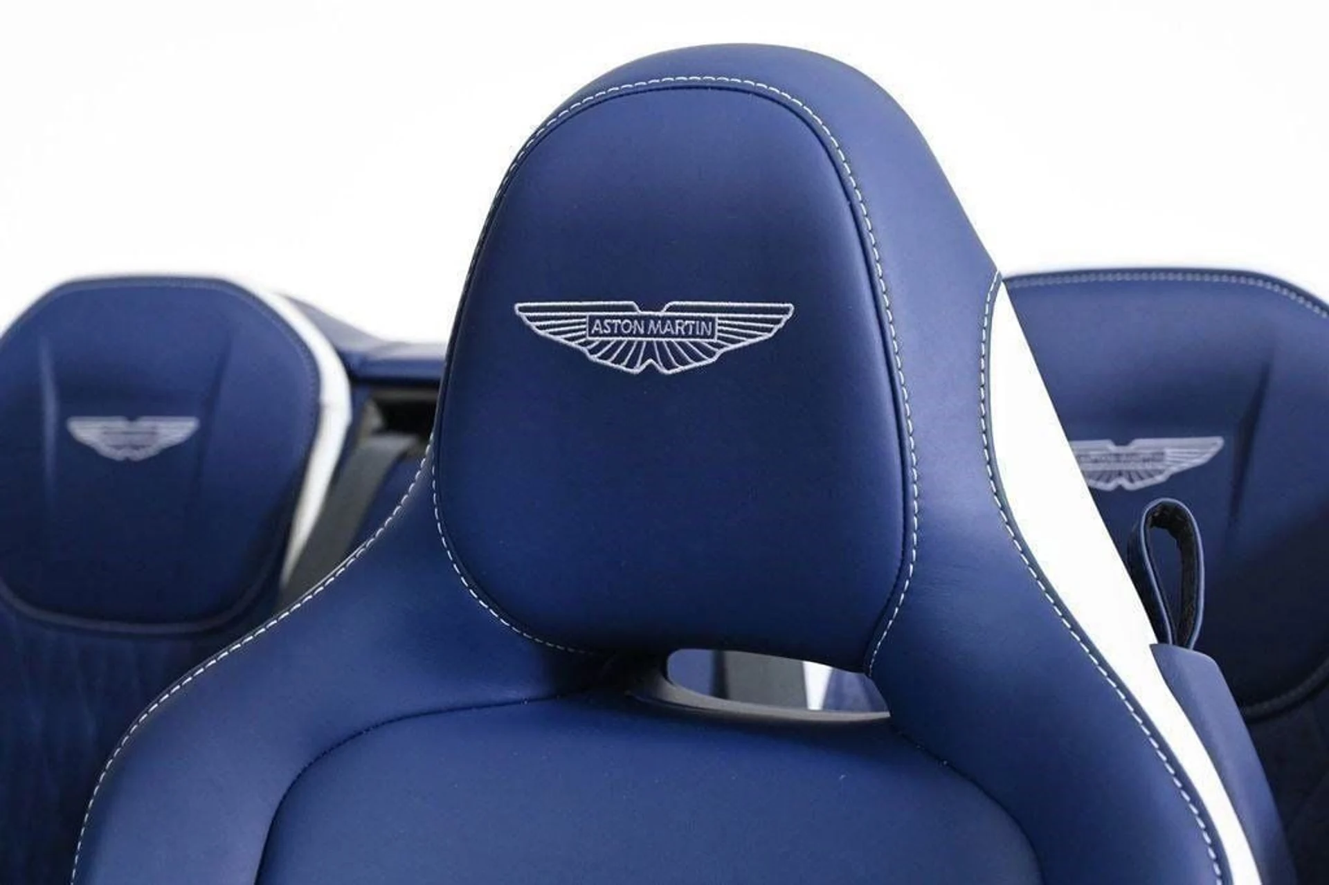 mph017_2086410127_new_2025_aston_martin_db12_volante_11350_22854664_17_1024_a0fcf8c721