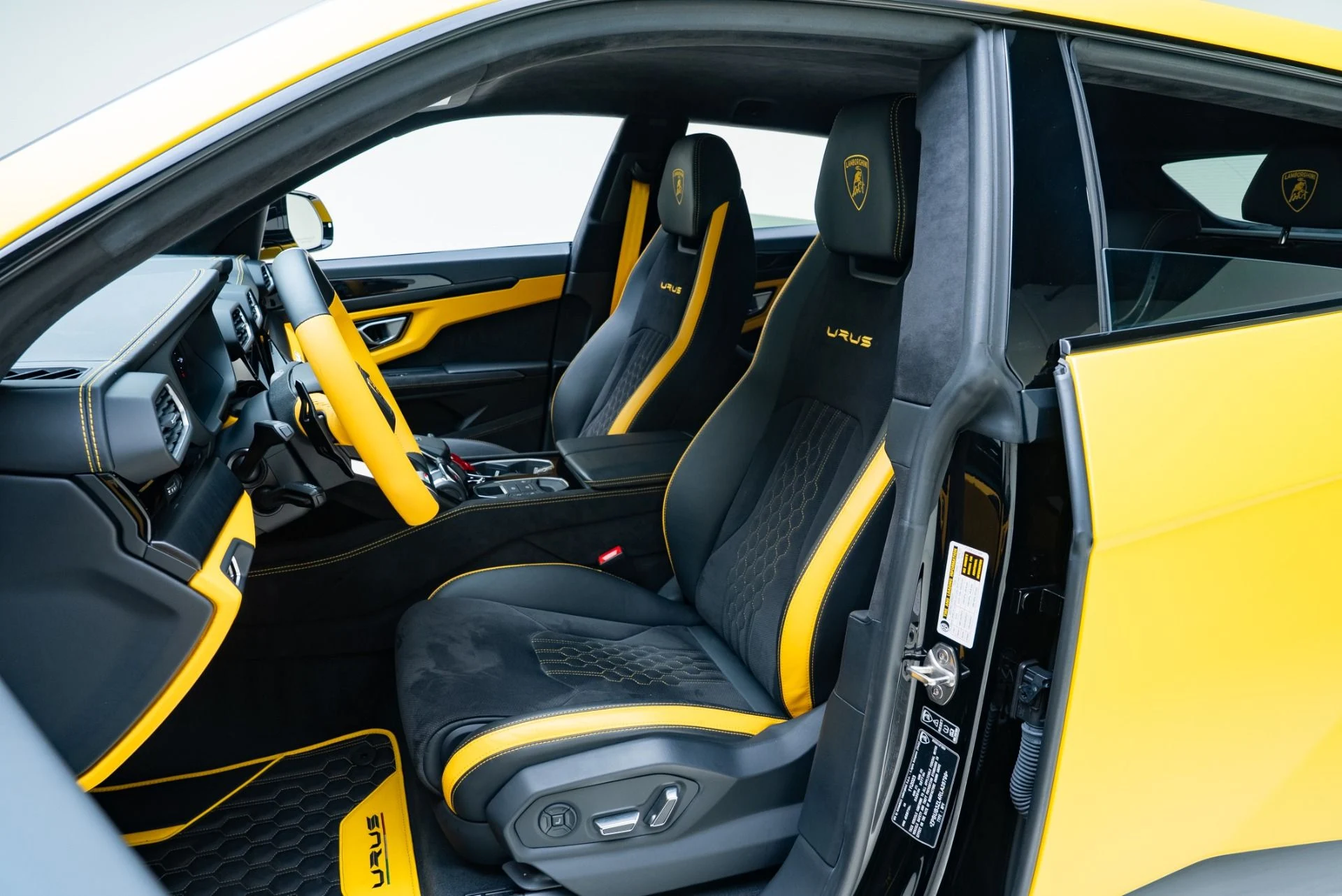 mph017_2086781298_Used_2024_Lamborghini_Urus_S_1778704805_8c3ab4fab5