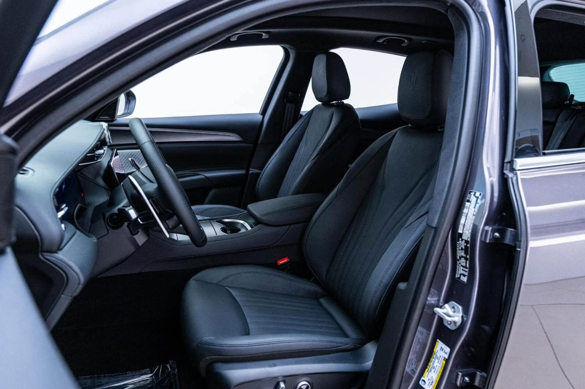 mph017_2087220037_Used_2024_Maserati_Grecale_GT_1761369406_0b6786bdf2