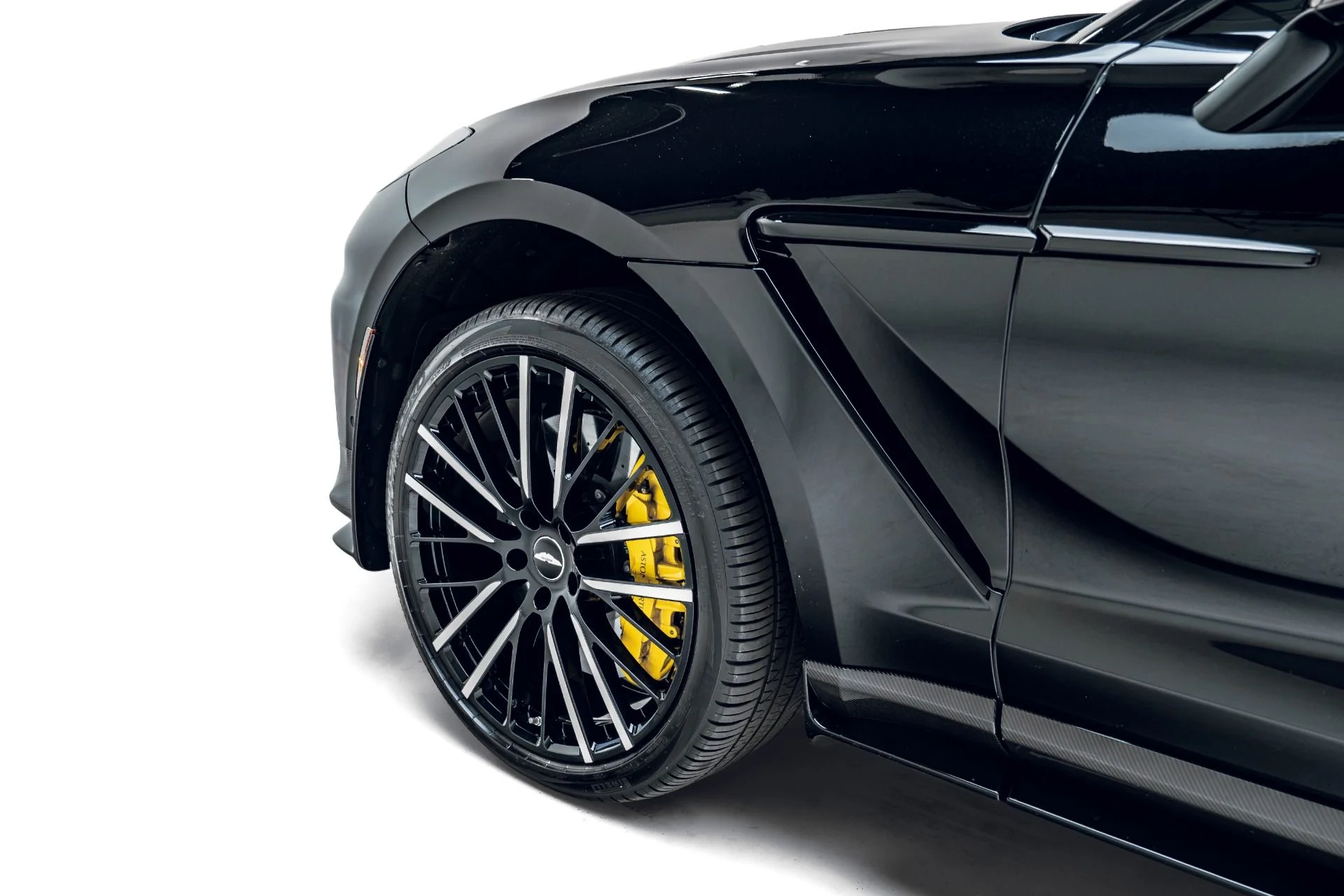 mph017_2088020977_Used_2023_Aston_Martin_DBX_707_1782930735_665f89709f