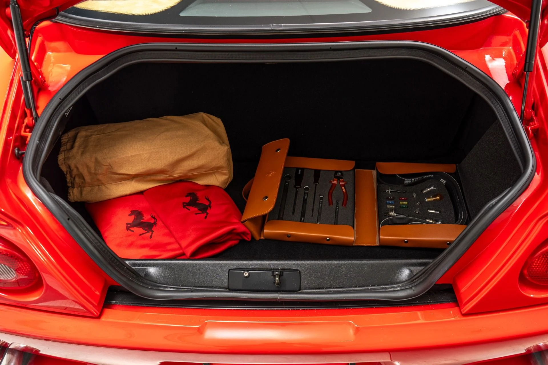 mph017_2096729168_Used_2001_Ferrari_550_Maranello_1777496716_0a7f3ecc9c