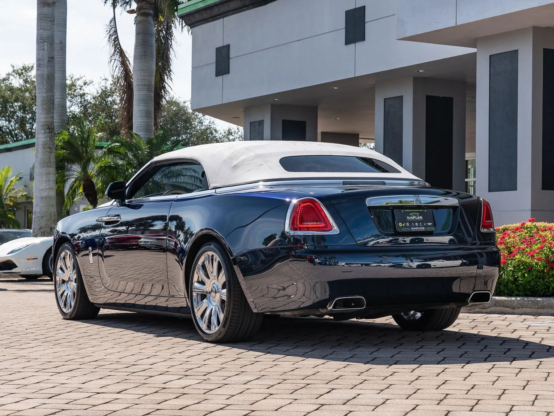 mph017_2098167496_Used_2018_Rolls_Royce_Dawn_Convertible_1764360441_ce797e945c