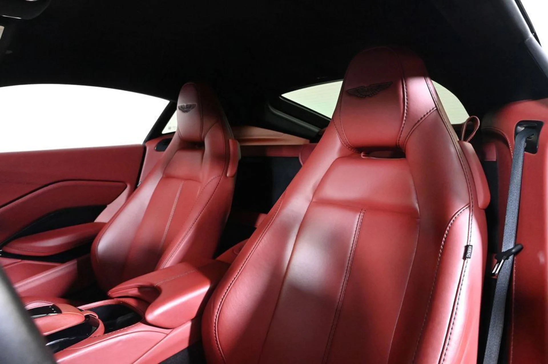 mph017_2098806904_used_2020_aston_martin_vantage_base_11350_23007217_17_1024_37afe9c242