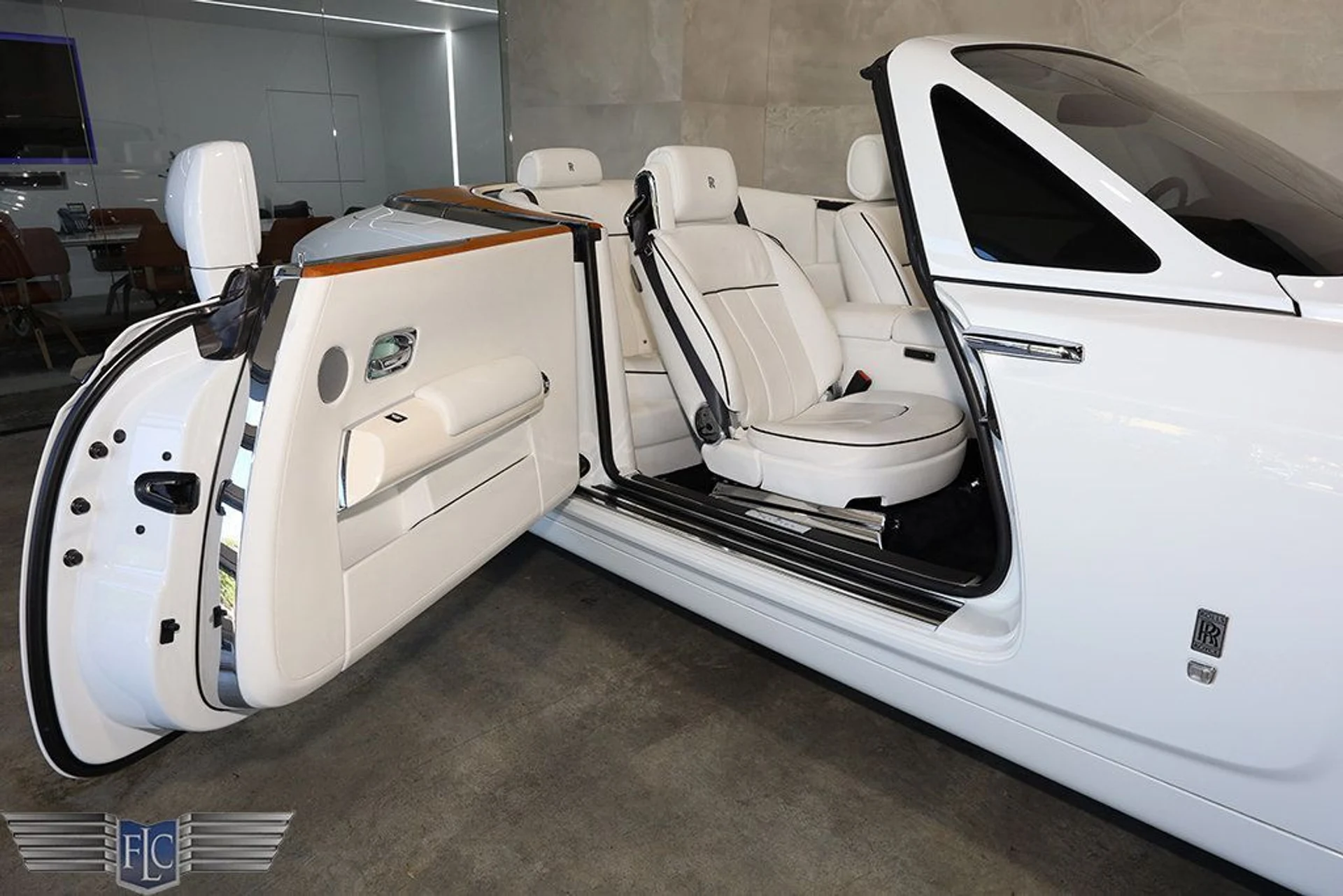 mph017_2105202891_used_2017_rolls_royce_phantom_drophead_covertiblefinaledition_9689_22834890_18_1024_94f3d57796