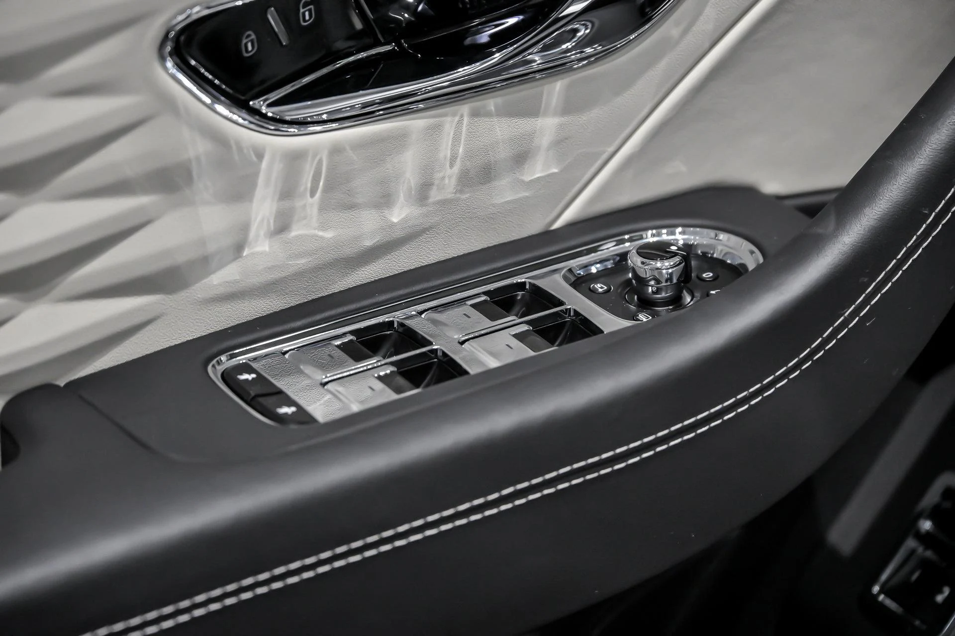 mph017_2107272052_Used_2021_Bentley_Flying_Spur_V8_1765794818_3c1255a833