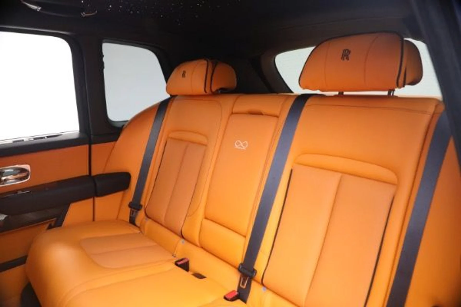 mph017_2109504911_Used_2024_Rolls_Royce_Black_Badge_Cullinan_fd48b35764