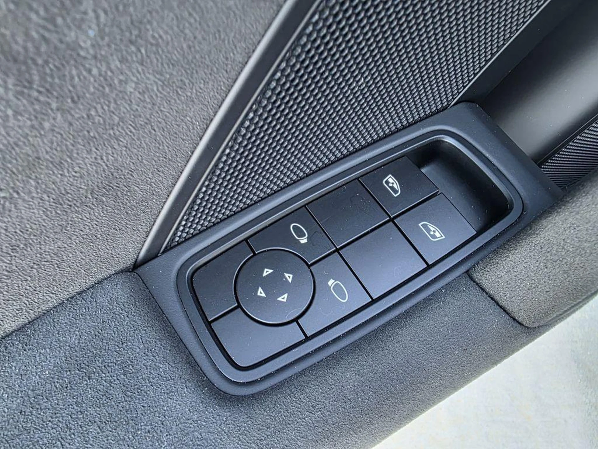 mph017_2116547809_Y8tv_FP_f_Ihm62o_m7_G_Tg788_D_Tvk_2475c91dd5