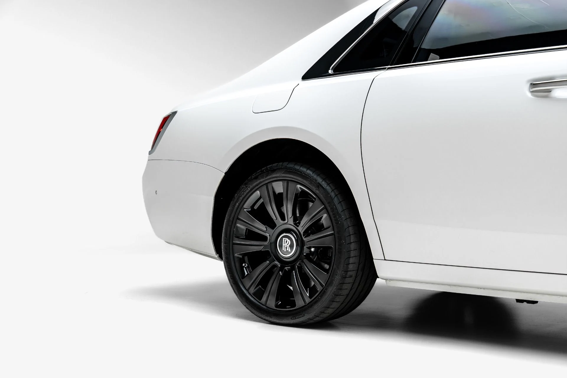 mph017_2116868334_Used_2022_Rolls_Royce_Ghost_1784162758_08e4388d5d