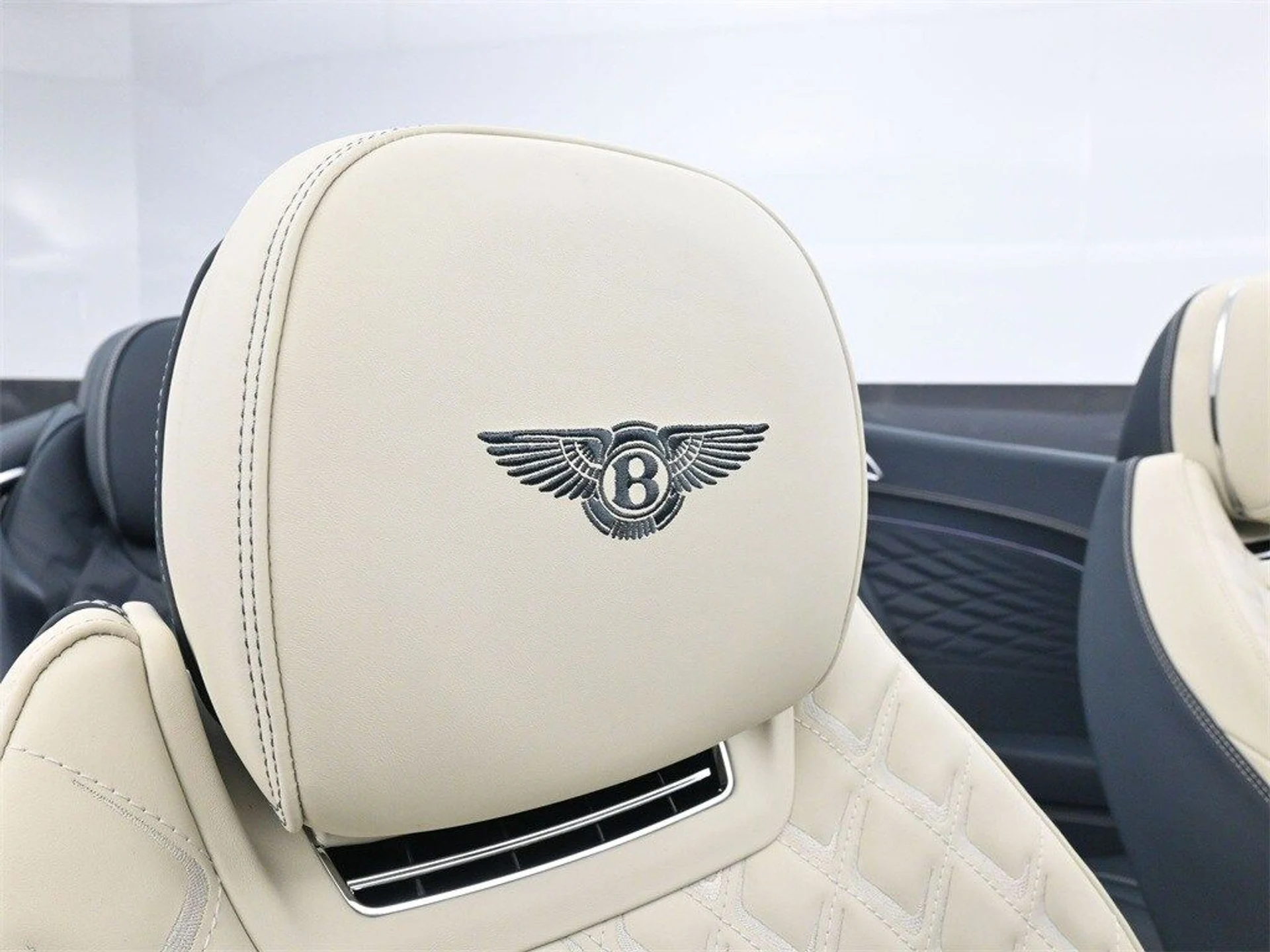 mph017_212391239_7aa12ba859af944cfd227ee3067dfcfbx_70c75a89c4