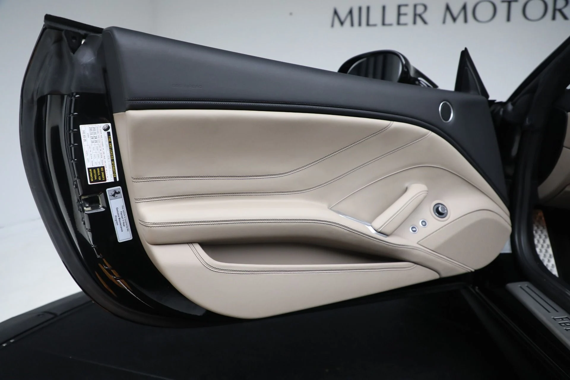 mph017_2127885888_Used_2016_Ferrari_California_T_1749504250_3787570a36