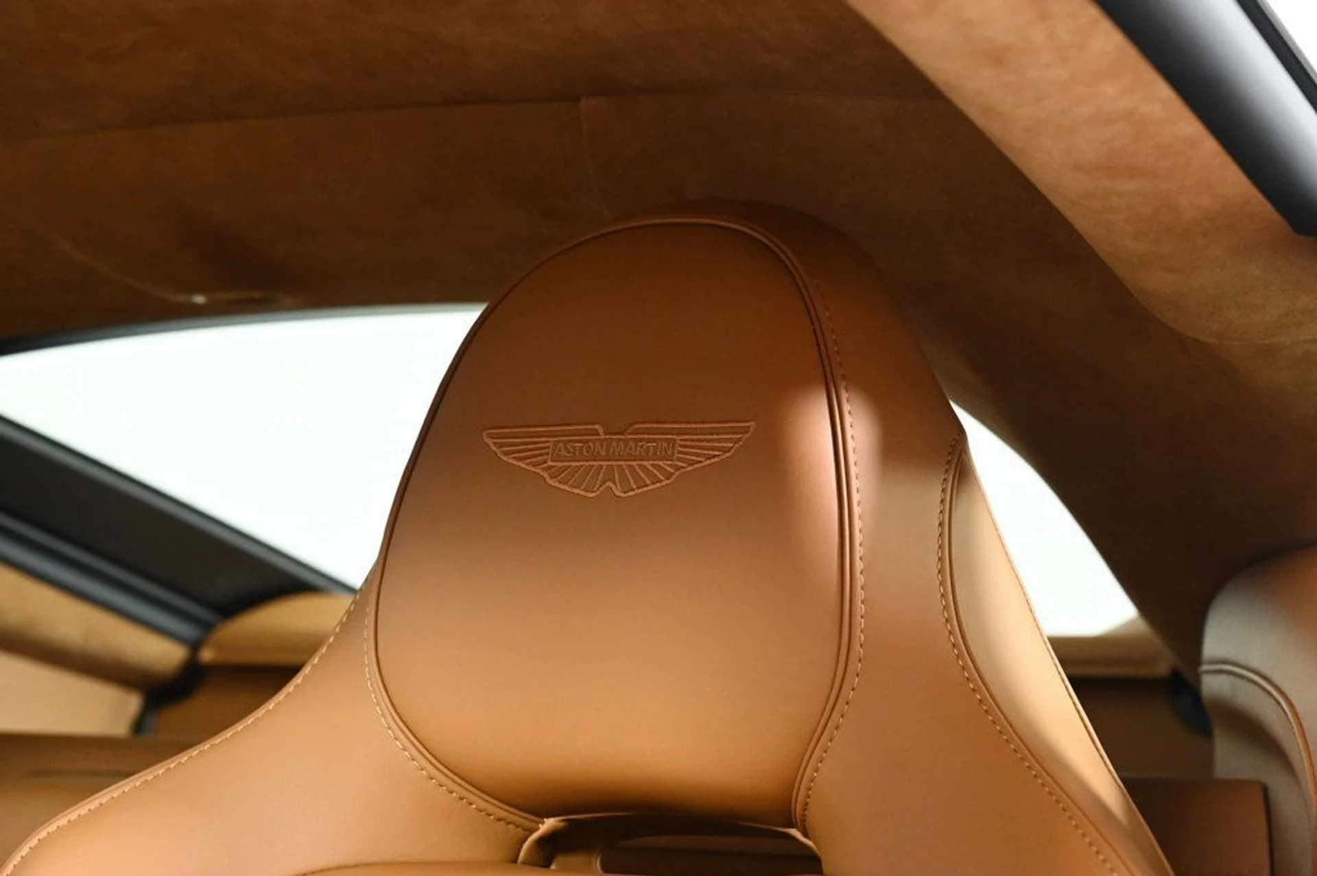 mph017_2140008605_new_2026_aston_martin_vantage_11350_22933587_17_1024_b804ddd704