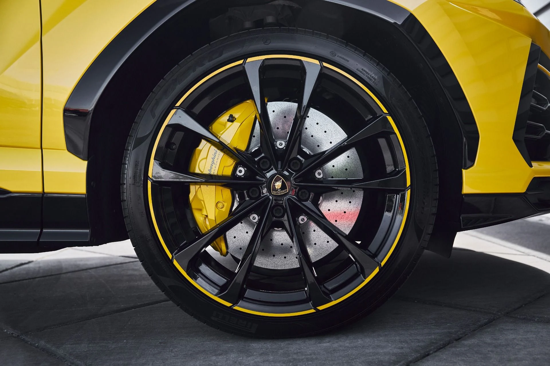 mph017_2144812519_Used_2021_Lamborghini_Urus_Pearl_Capsule_1772843453_b806a03bf7