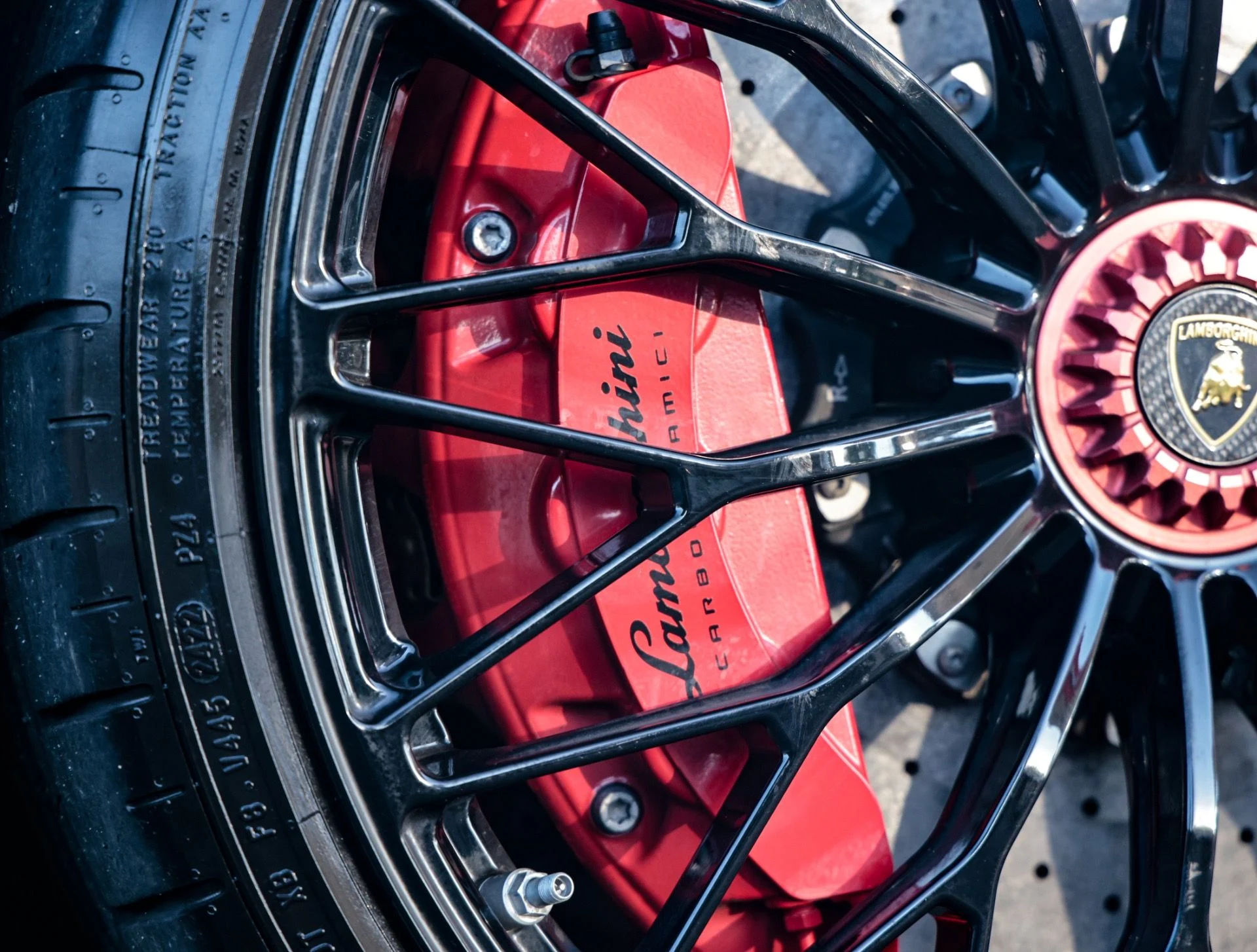 mph017_2146361765_Used_2018_Lamborghini_Aventador_S_1762208349_b7a7b293a8