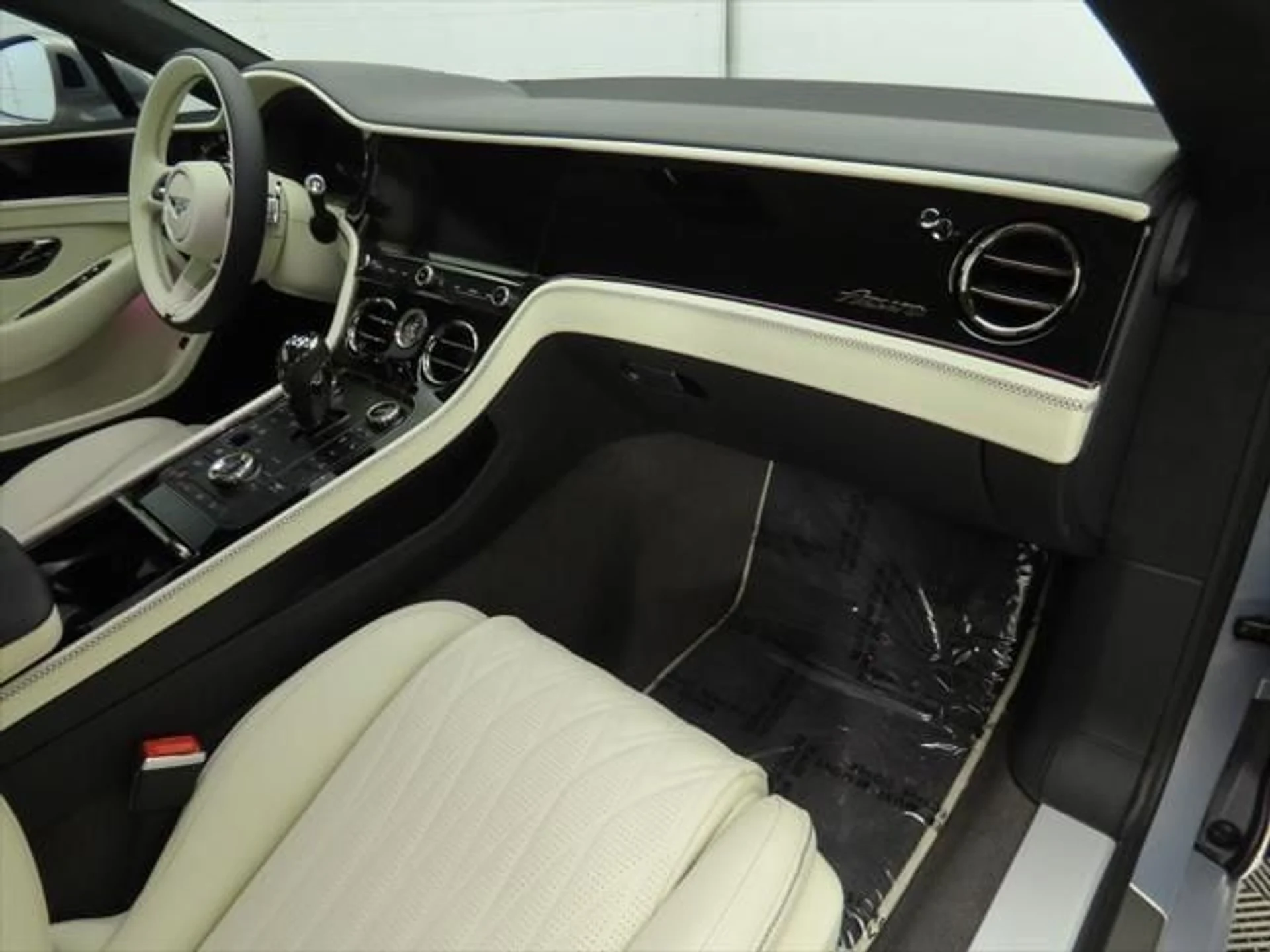 mph017_2156118903_new_2026_bentley_continental_gt_azure_8119_22937672_18_640_0876b3ea1b