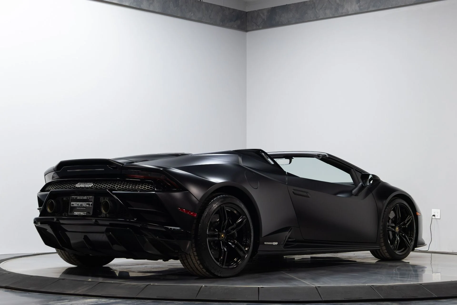 mph017_2161921757_Used_2021_Lamborghini_Huracan_EVO_1773475781_760546f059