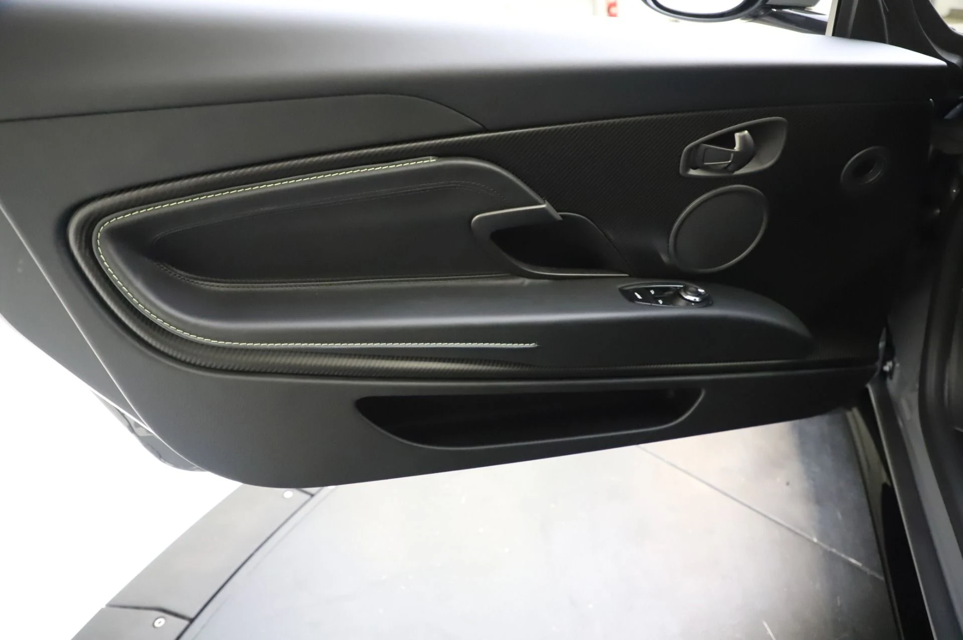 mph017_2162185527_Used_2020_Aston_Martin_DB_11_V12_AMR_Coupe_1593189971_12e93127fe