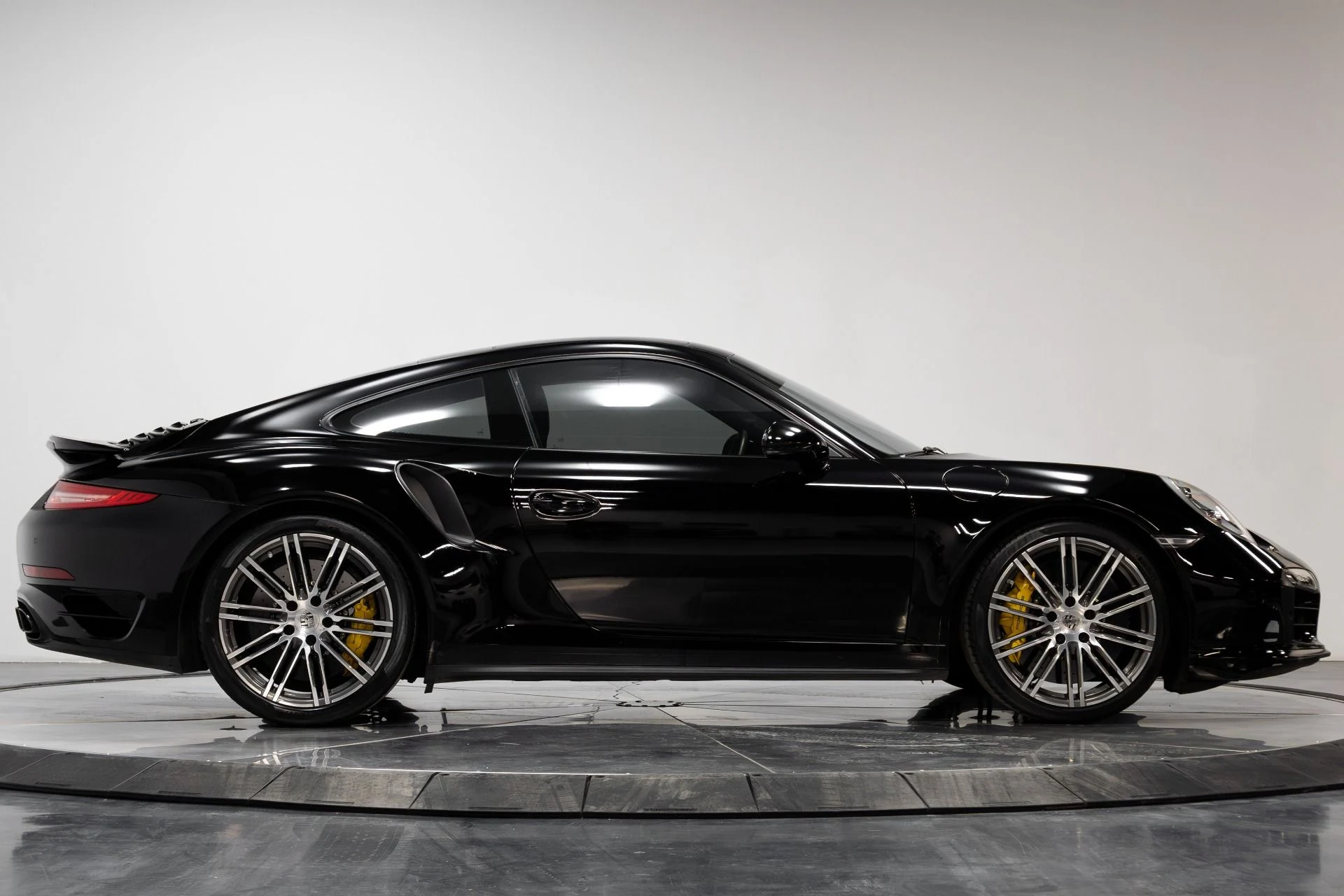 mph017_216312628_Used_2015_Porsche_911_Turbo_S_1761834686_eb0aa36e17