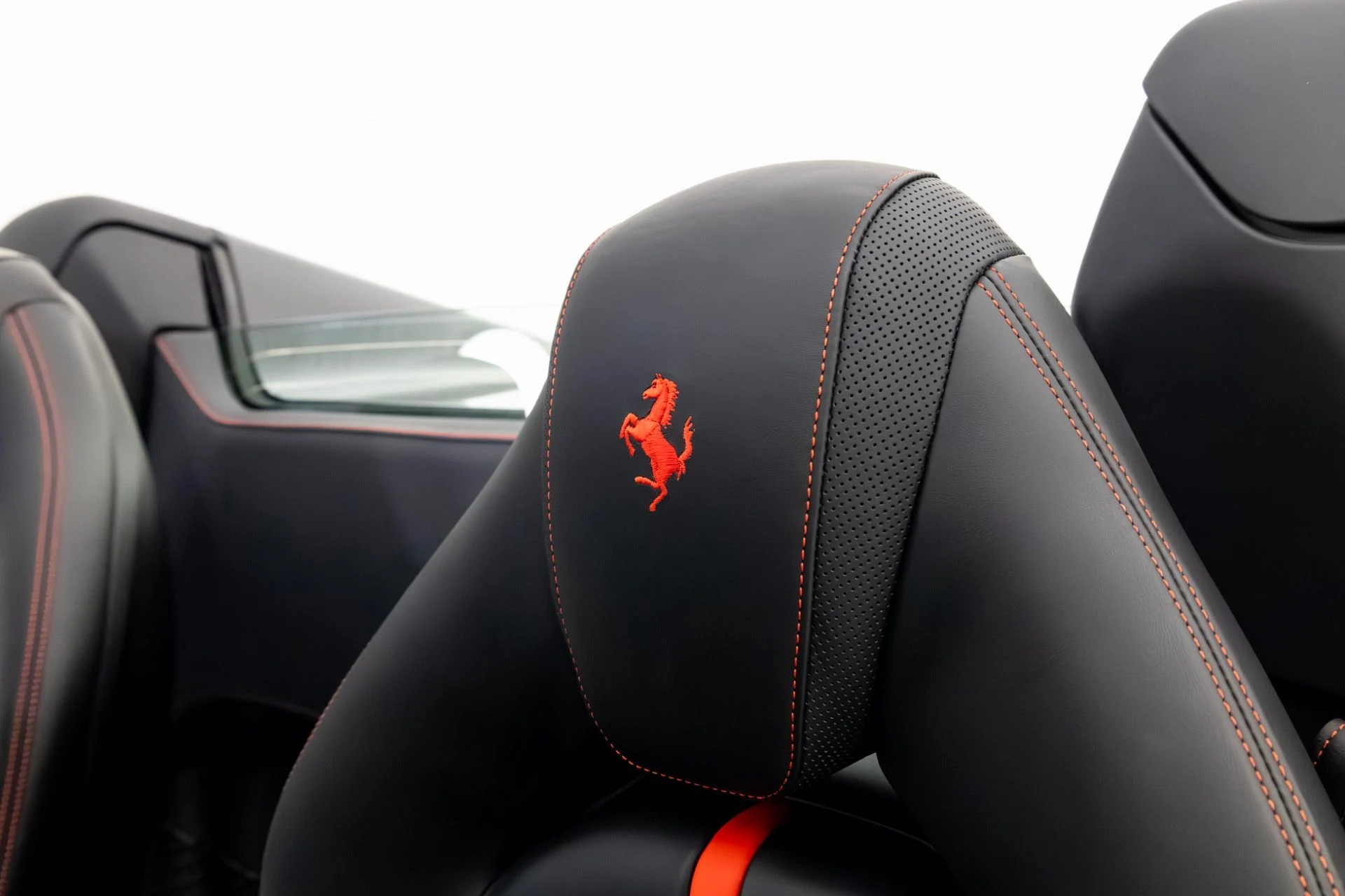 mph017_2171657390_Used_2022_Ferrari_F8_Spider_1769204200_64b8743946