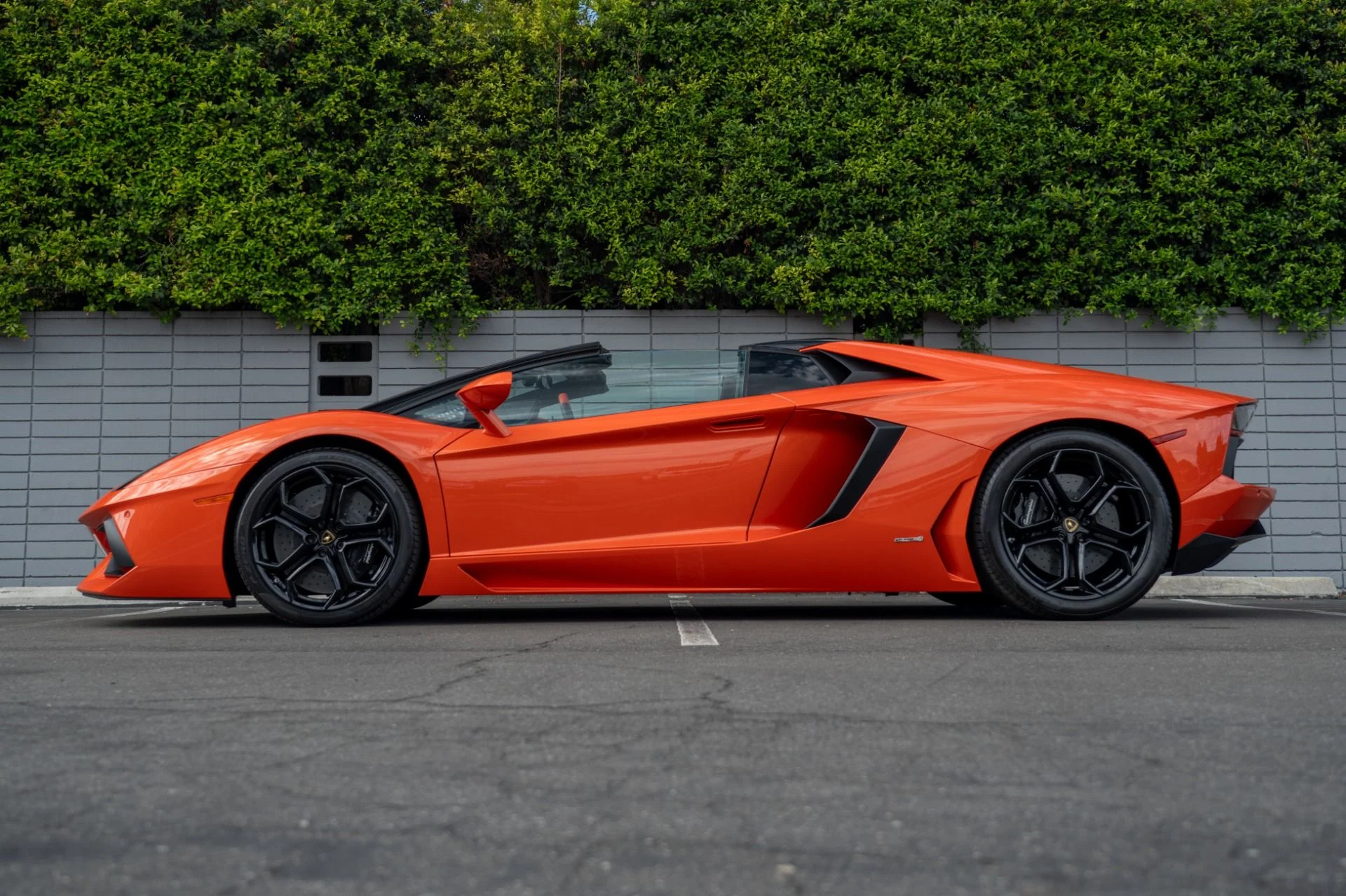 mph017_217999420_Used_2014_Lamborghini_Aventador_LP_700_4_1760049910_ef1e63adf8