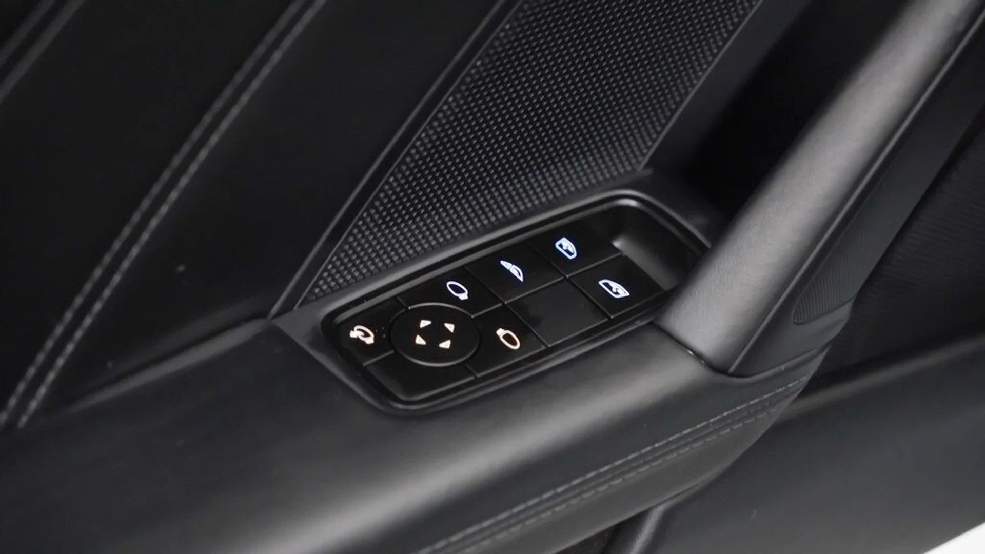 mph017_2187257516_0999c954f29a1a410df74d5c64585b5bx_1c8a3ecd9d