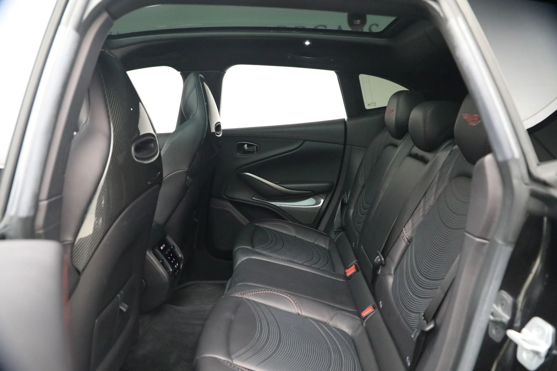 mph017_2188991378_Used_2022_Aston_Martin_DBX_1777325442_9212047ec0