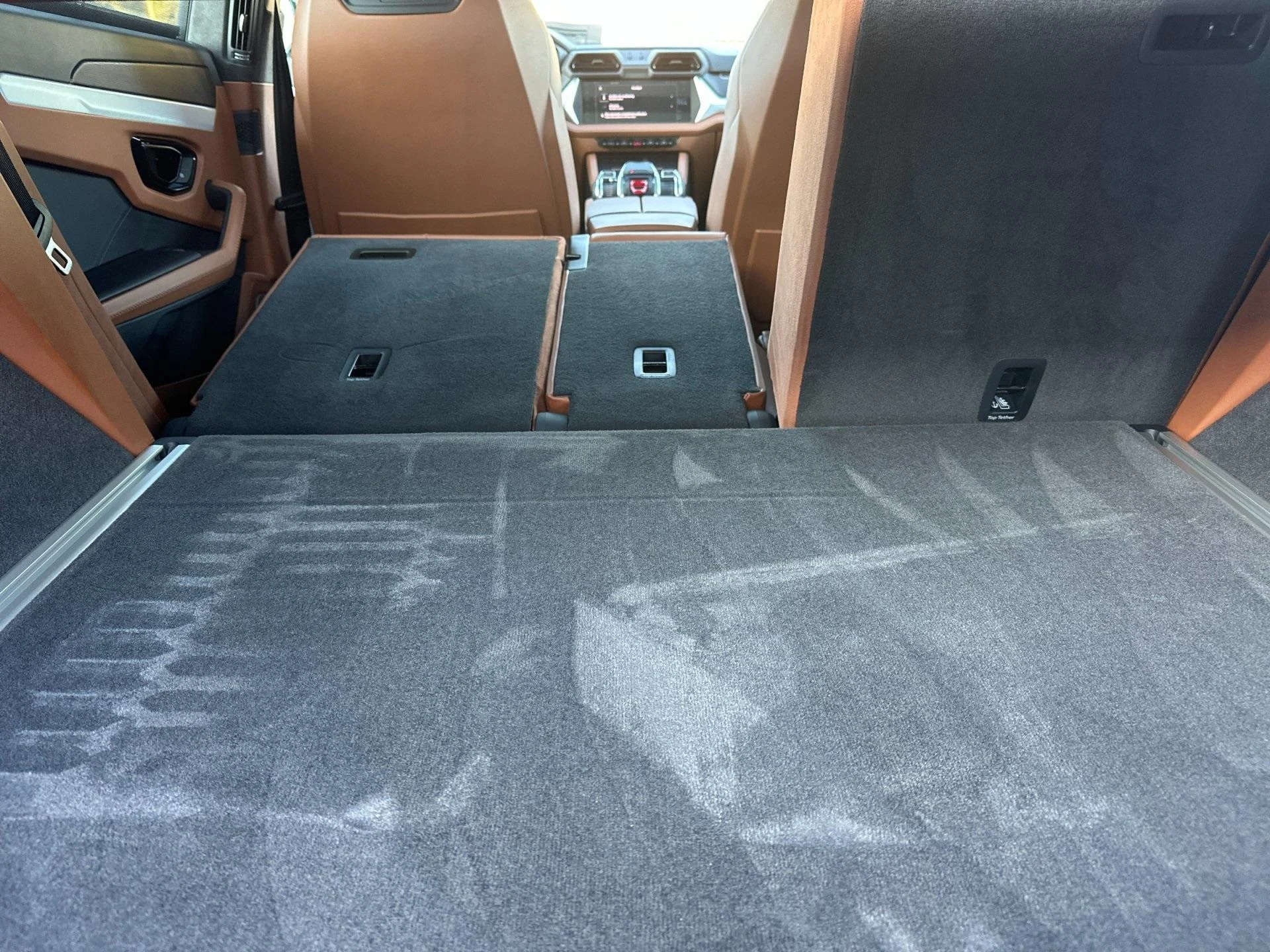 mph017_2192931874_New_2025_Lamborghini_Urus_SE_1765357685_3654ff6355